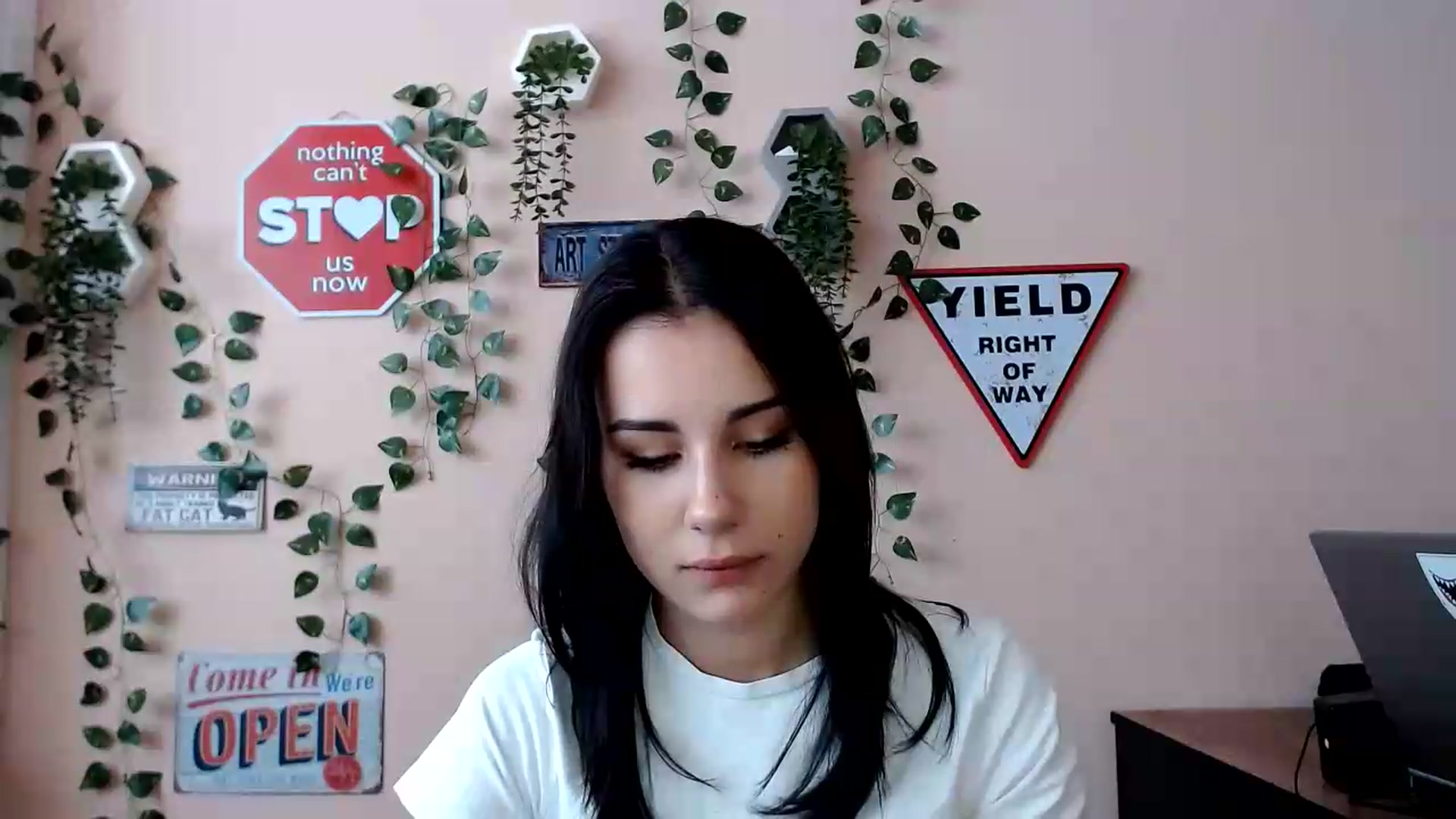 Gallery image thumbnail from Sangria_'s myfreecams stream on, 08/31/2026, 11:26 image 3 of 20