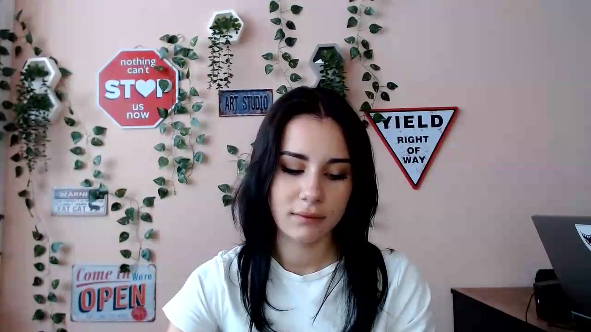Gallery image thumbnail from Sangria_'s myfreecams stream on, 08/31/2026, 11:26 image 5 of 20