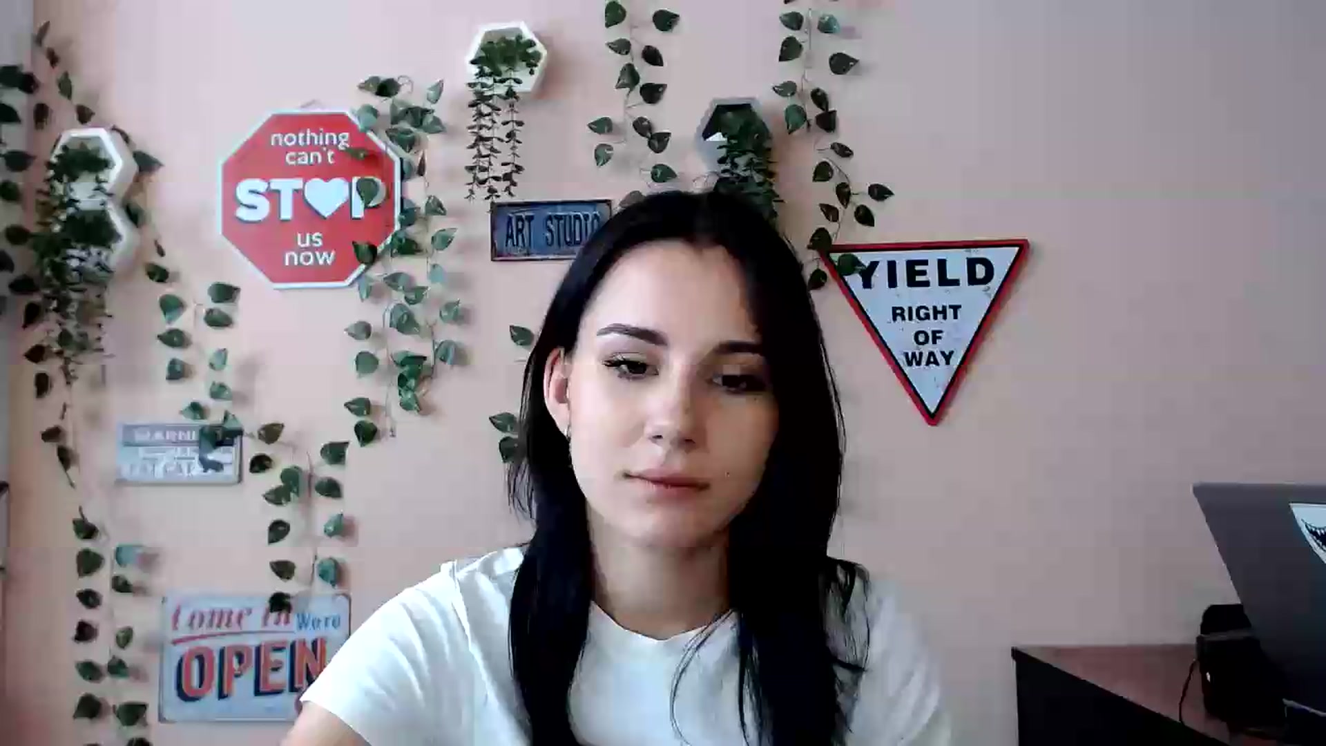 Gallery image thumbnail from Sangria_'s myfreecams stream on, 08/31/2026, 11:26 image 19 of 20