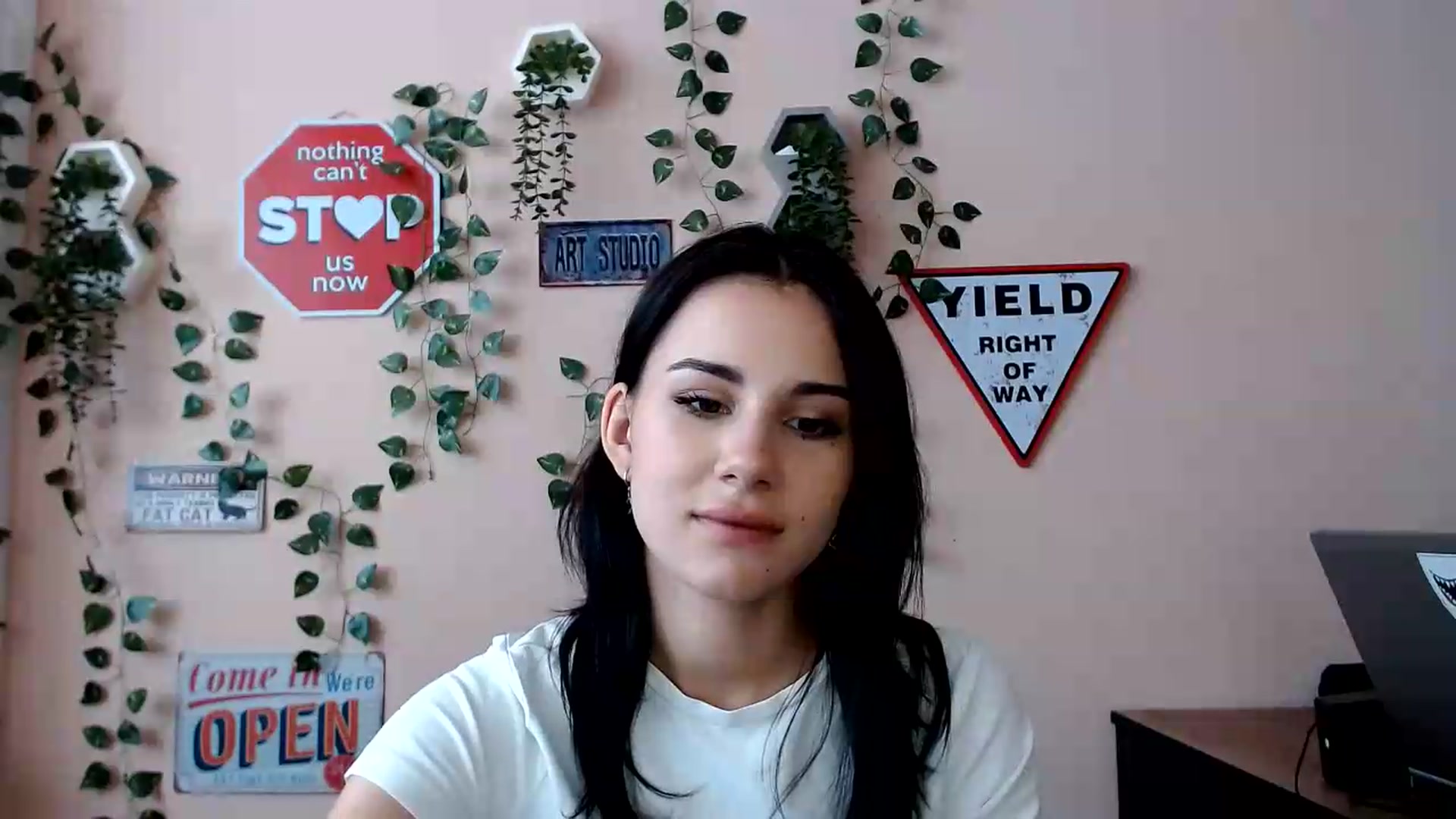 Gallery image thumbnail from Sangria_'s myfreecams stream on, 08/31/2026, 11:26 image 10 of 20