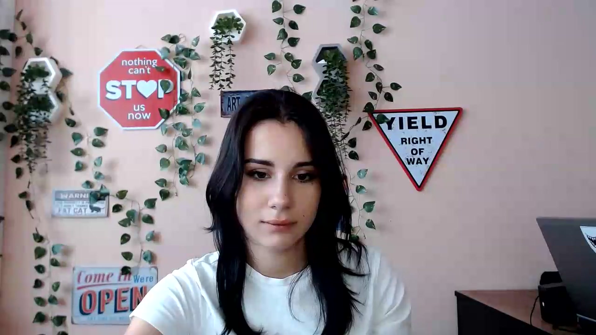 Gallery image thumbnail from Sangria_'s myfreecams stream on, 08/31/2026, 11:26 image 17 of 20