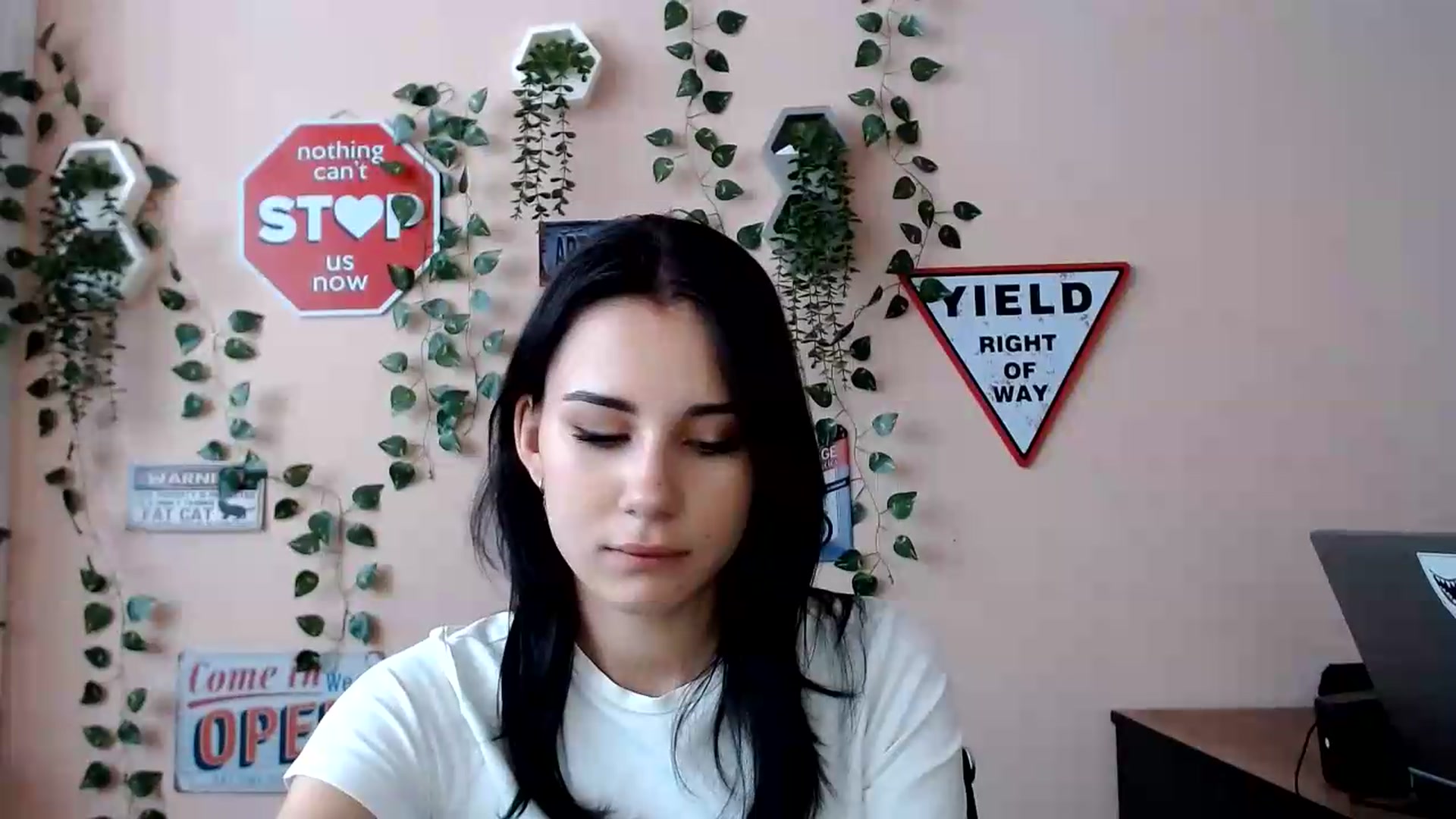 Gallery image thumbnail from Sangria_'s myfreecams stream on, 08/31/2026, 11:26 image 20 of 20