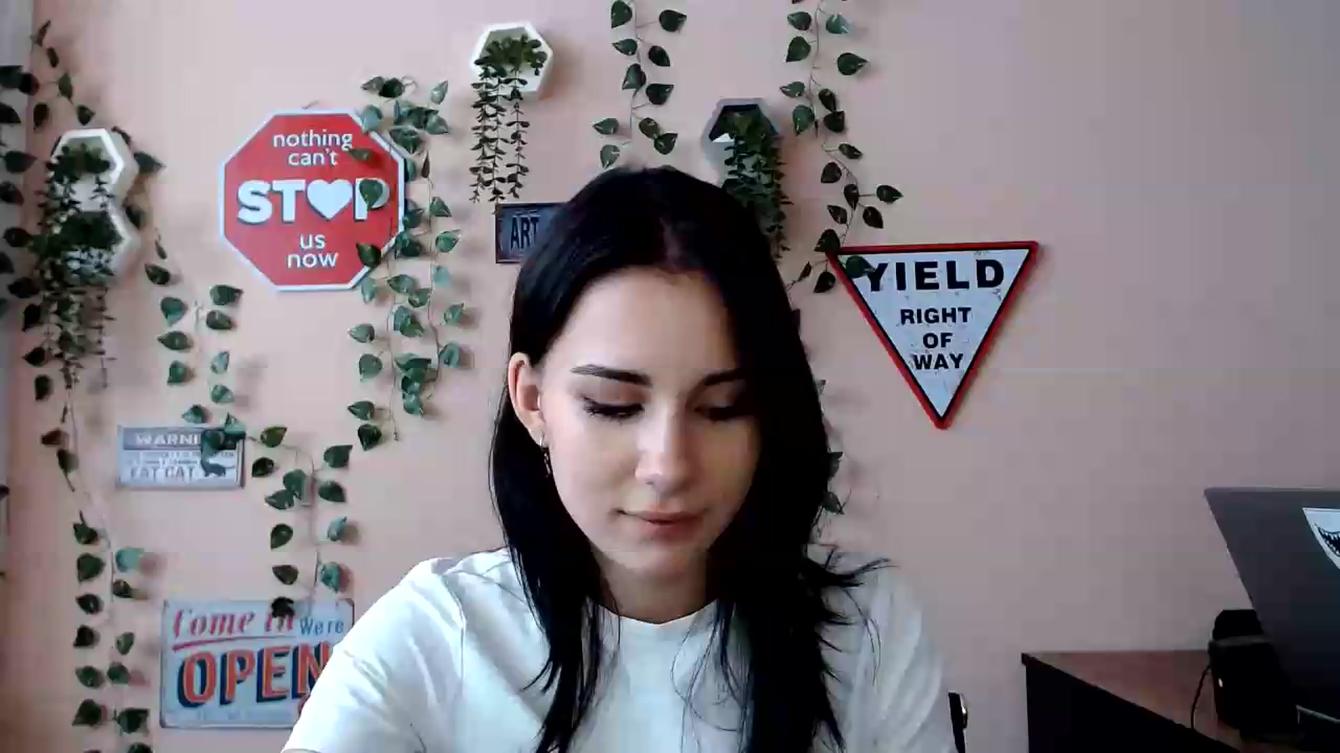 Gallery image thumbnail from Sangria_'s myfreecams stream on, 08/31/2026, 12:21 image 1 of 20