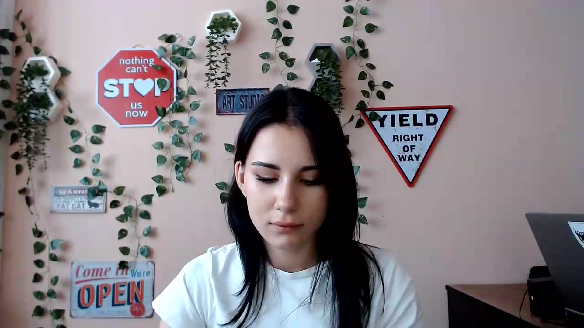 Gallery image thumbnail from Sangria_'s myfreecams stream on, 08/31/2026, 12:21 image 15 of 20