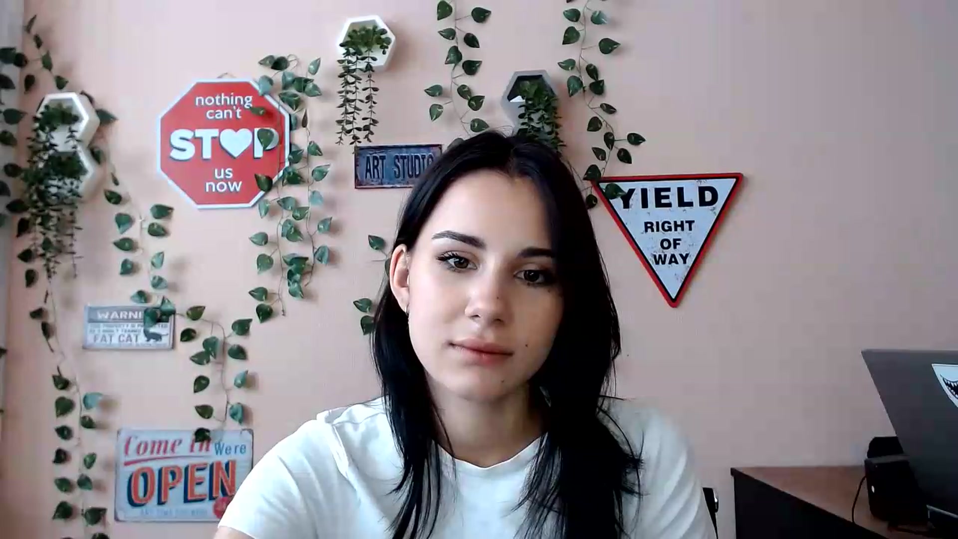 Gallery image thumbnail from Sangria_'s myfreecams stream on, 08/31/2026, 12:21 image 6 of 20
