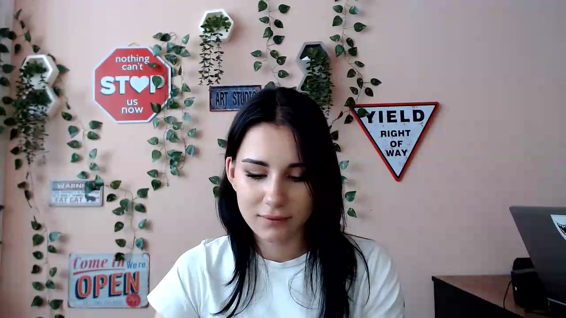 Gallery image thumbnail from Sangria_'s myfreecams stream on, 08/31/2026, 12:21 image 13 of 20