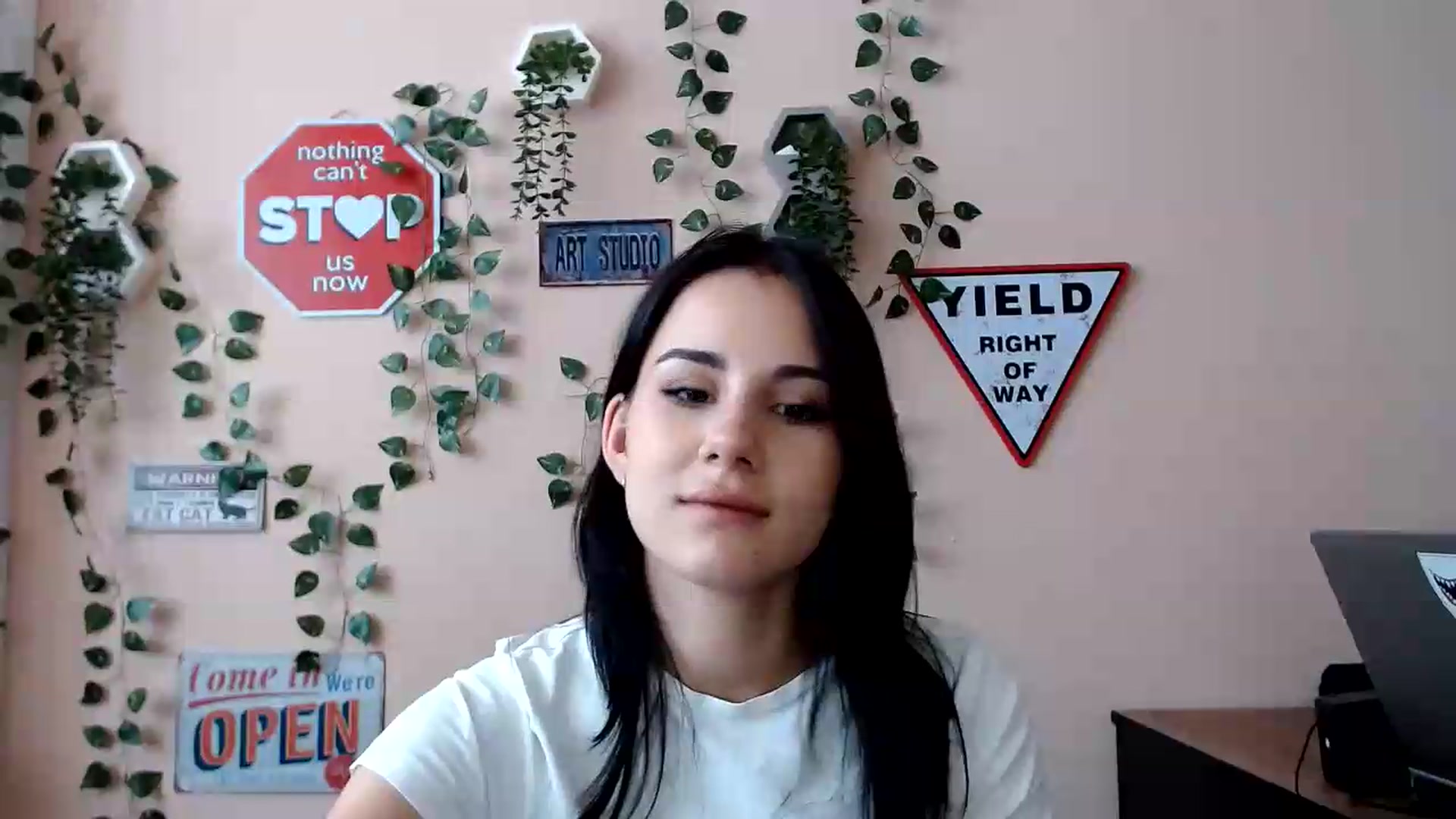 Gallery image thumbnail from Sangria_'s myfreecams stream on, 08/31/2026, 12:21 image 18 of 20