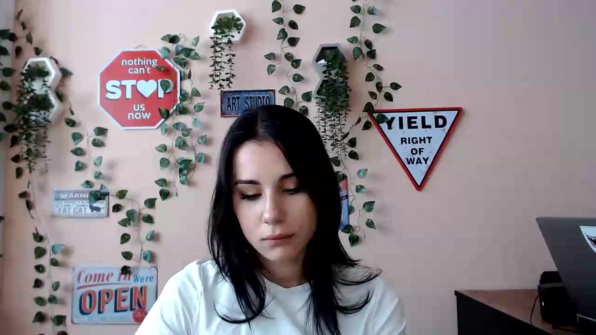 Gallery image thumbnail from Sangria_'s myfreecams stream on, 08/31/2026, 13:21 image 20 of 20