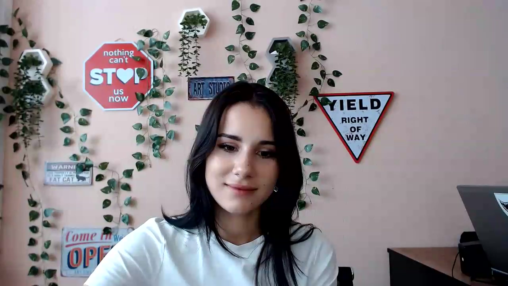 Gallery image thumbnail from Sangria_'s myfreecams stream on, 08/31/2026, 13:21 image 8 of 20