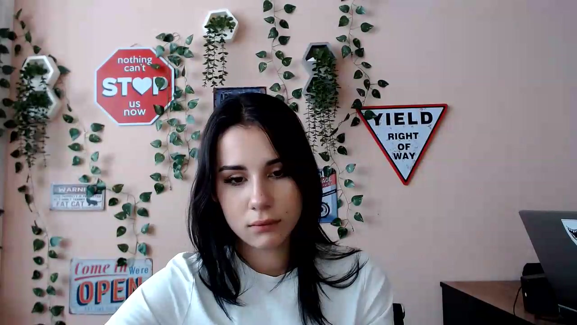 Gallery image thumbnail from Sangria_'s myfreecams stream on, 08/31/2026, 13:21 image 16 of 20