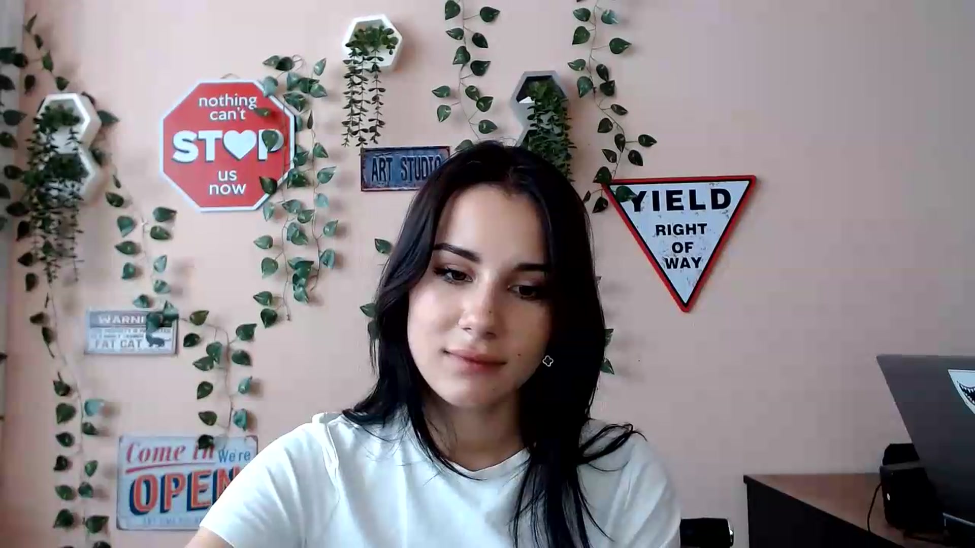 Gallery image thumbnail from Sangria_'s myfreecams stream on, 08/31/2026, 13:21 image 4 of 20