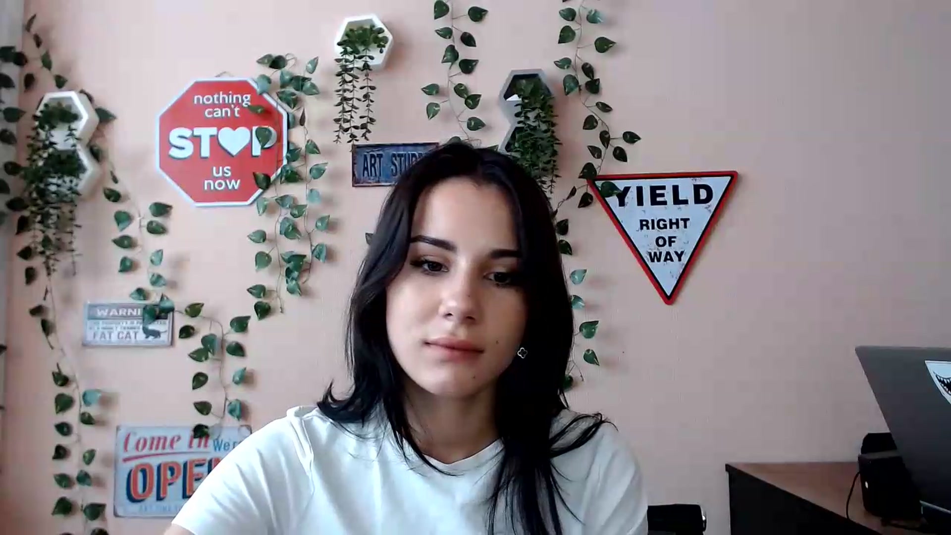 Gallery image thumbnail from Sangria_'s myfreecams stream on, 08/31/2026, 13:21 image 5 of 20