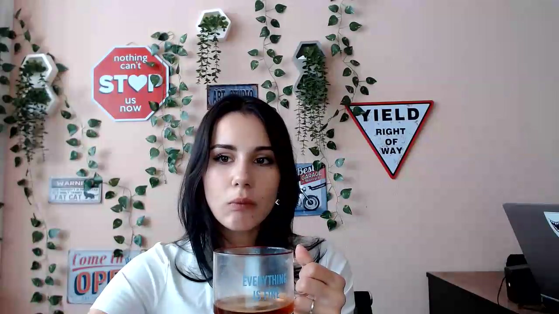 Gallery image thumbnail from Sangria_'s myfreecams stream on, 08/31/2026, 13:21 image 17 of 20