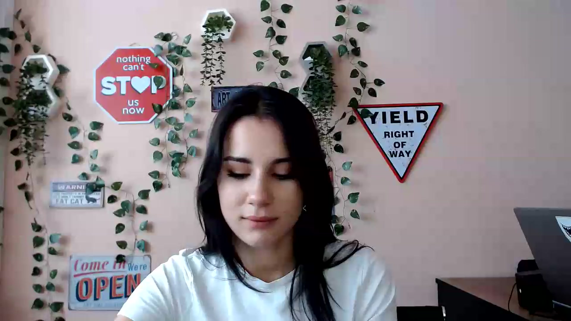 Gallery image thumbnail from Sangria_'s myfreecams stream on, 08/31/2026, 13:21 image 2 of 20