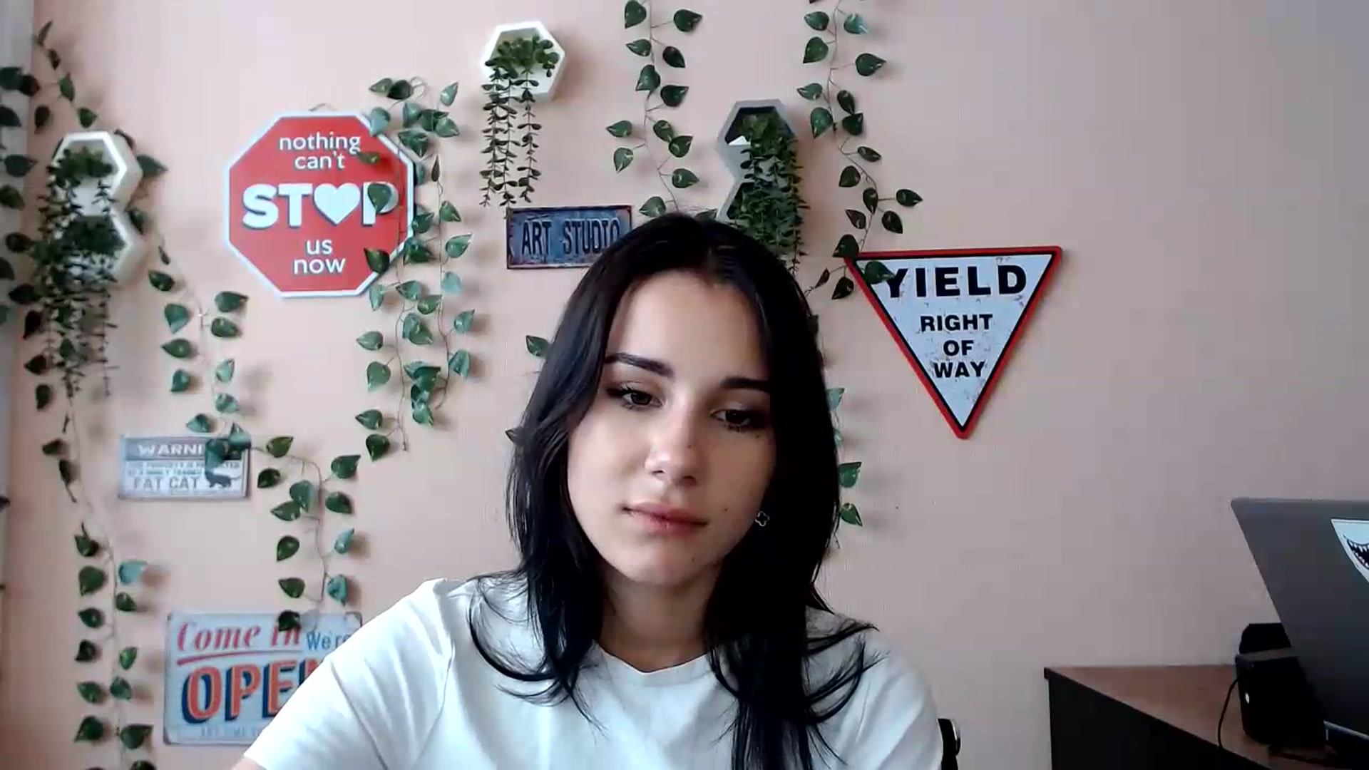 Gallery image thumbnail from Sangria_'s myfreecams stream on, 08/31/2026, 13:21 image 15 of 20