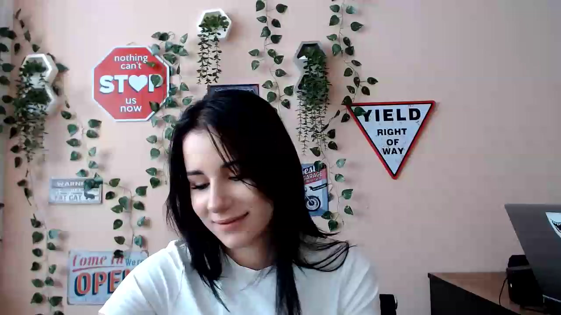 Gallery image thumbnail from Sangria_'s myfreecams stream on, 08/31/2026, 13:21 image 12 of 20