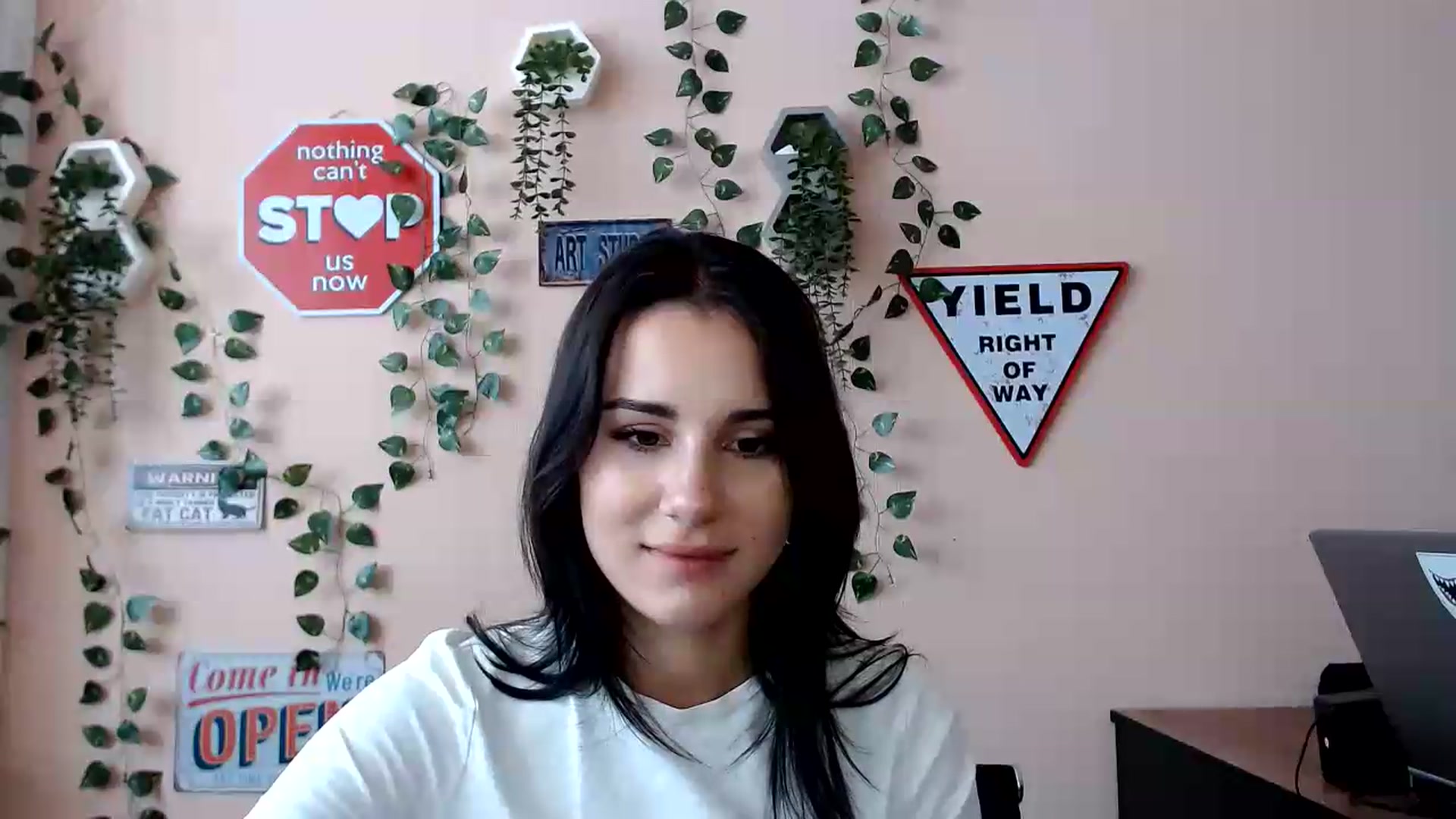 Gallery image thumbnail from Sangria_'s myfreecams stream on, 08/31/2026, 13:21 image 10 of 20