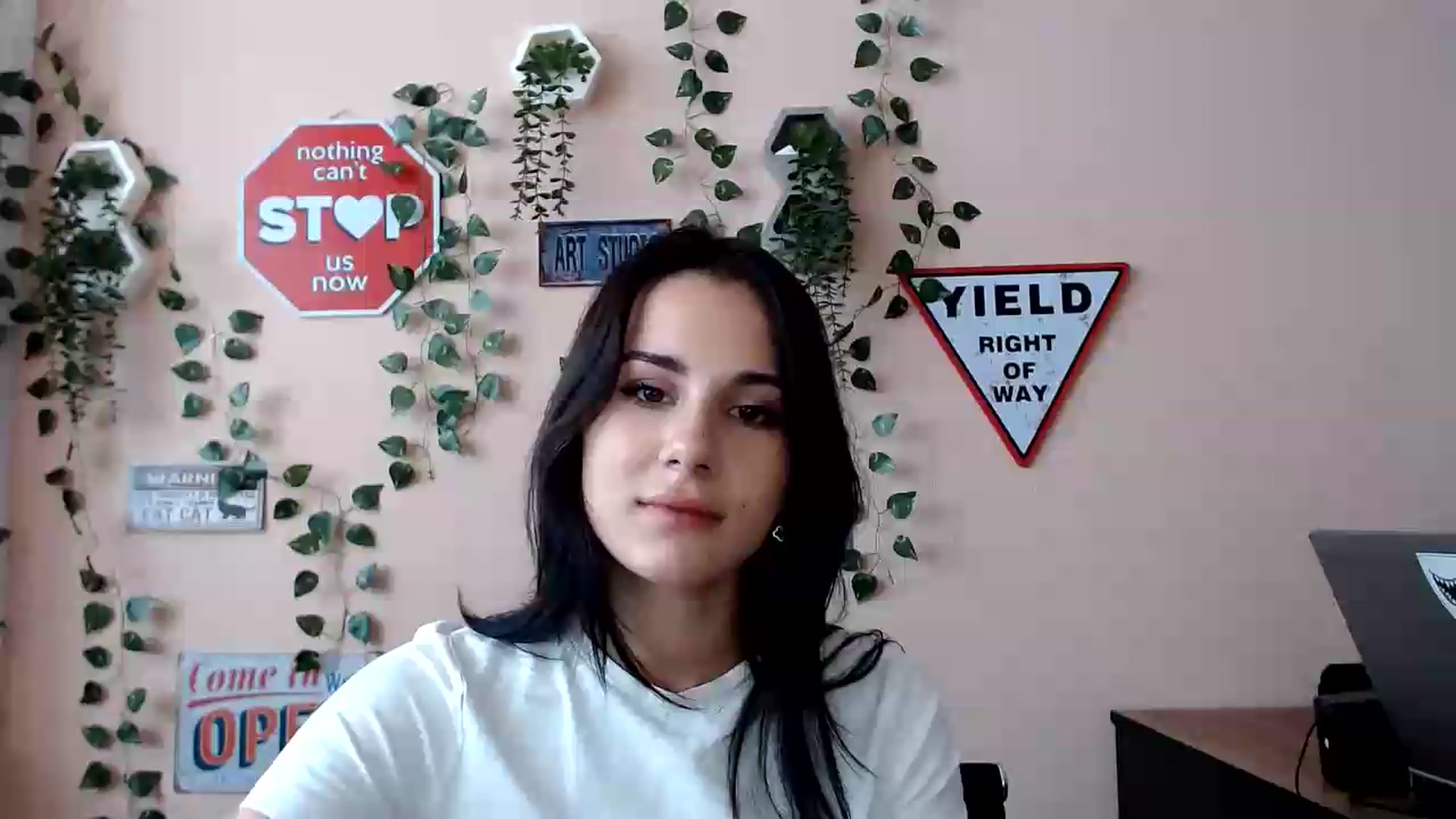 Gallery image thumbnail from Sangria_'s myfreecams stream on, 08/31/2026, 13:21 image 7 of 20