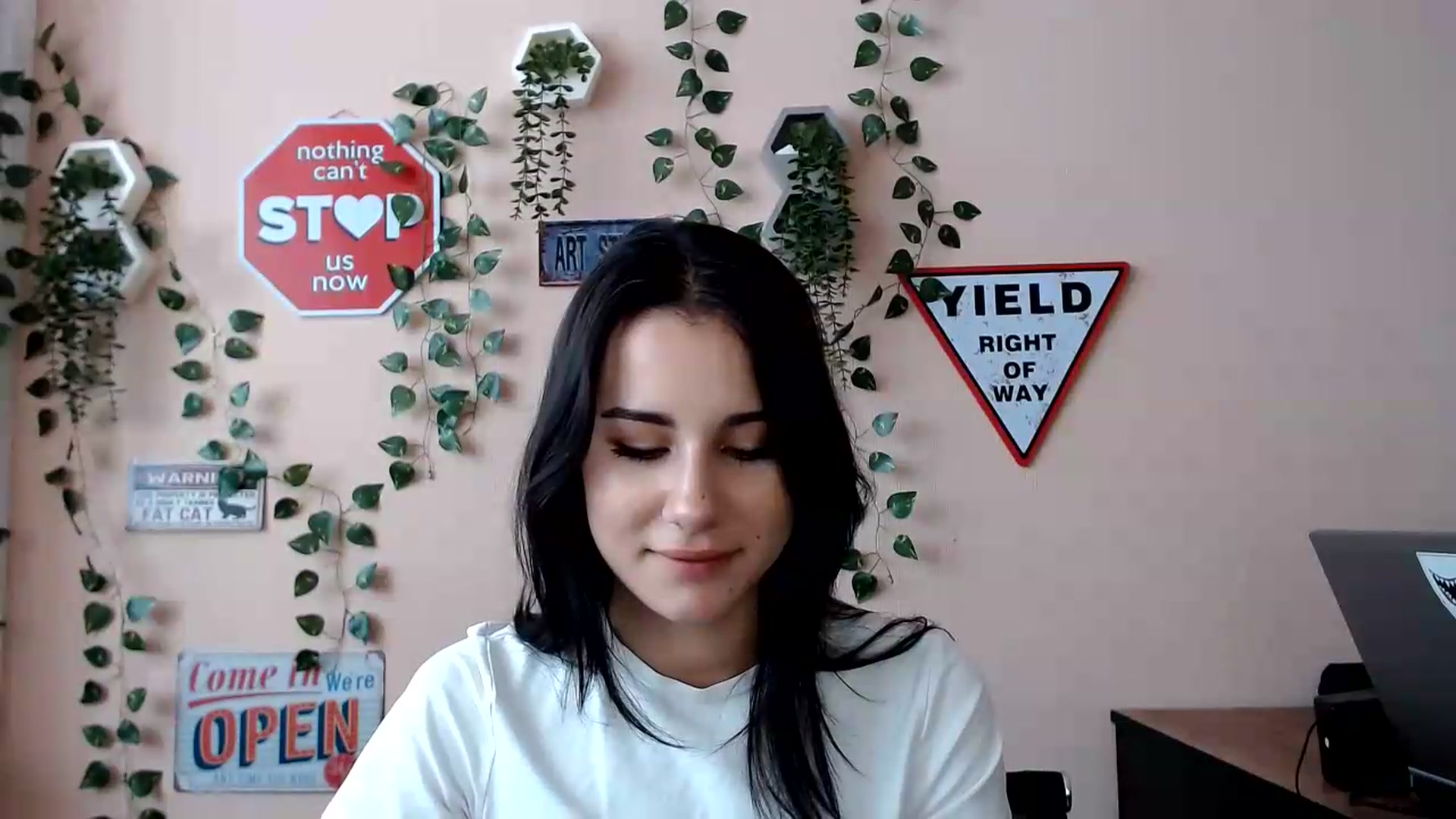 Gallery image thumbnail from Sangria_'s myfreecams stream on, 08/31/2026, 13:21 image 6 of 20