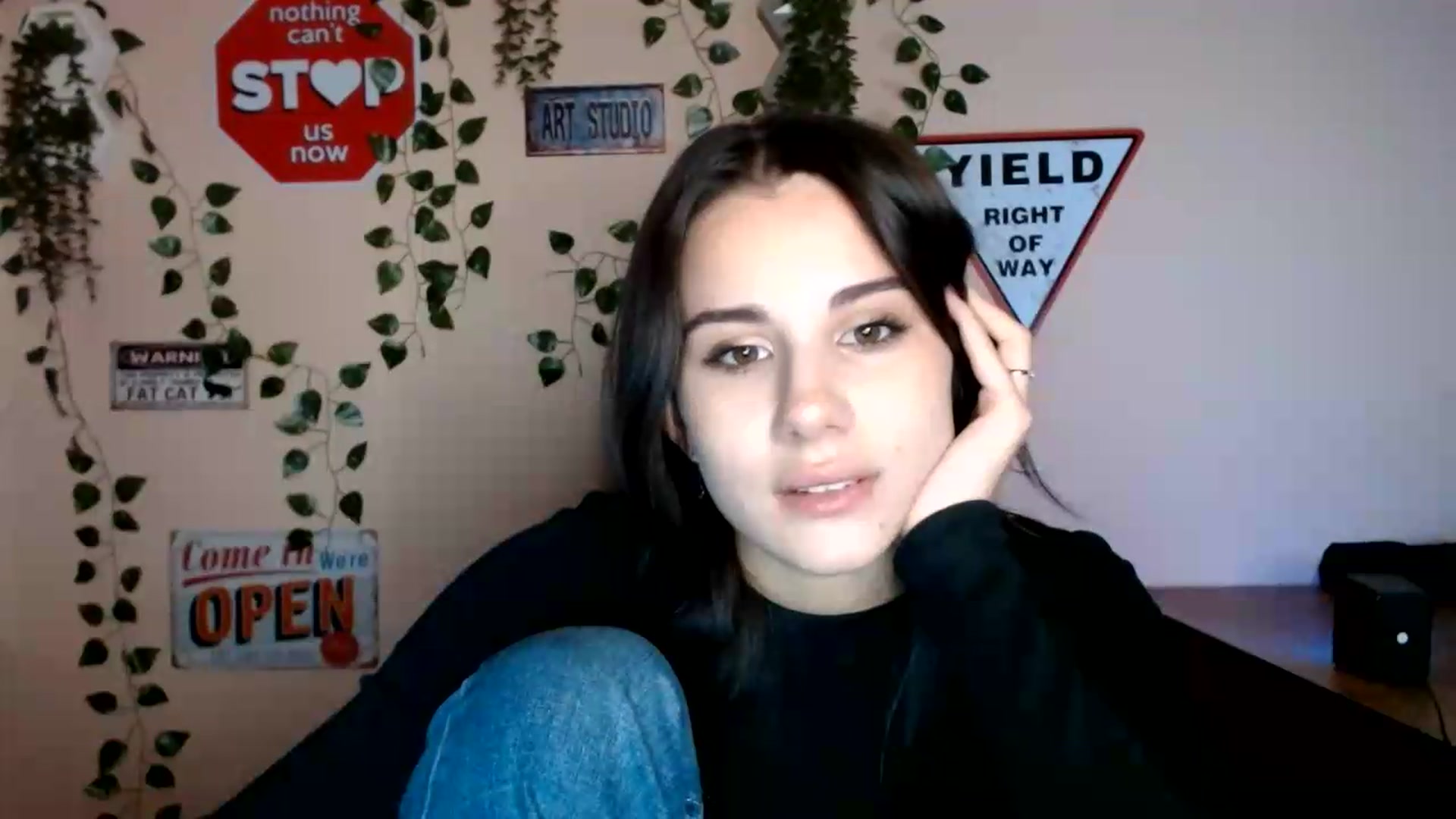 Gallery image thumbnail from Sangria_'s myfreecams stream on, 09/03/2026, 17:14 image 14 of 20