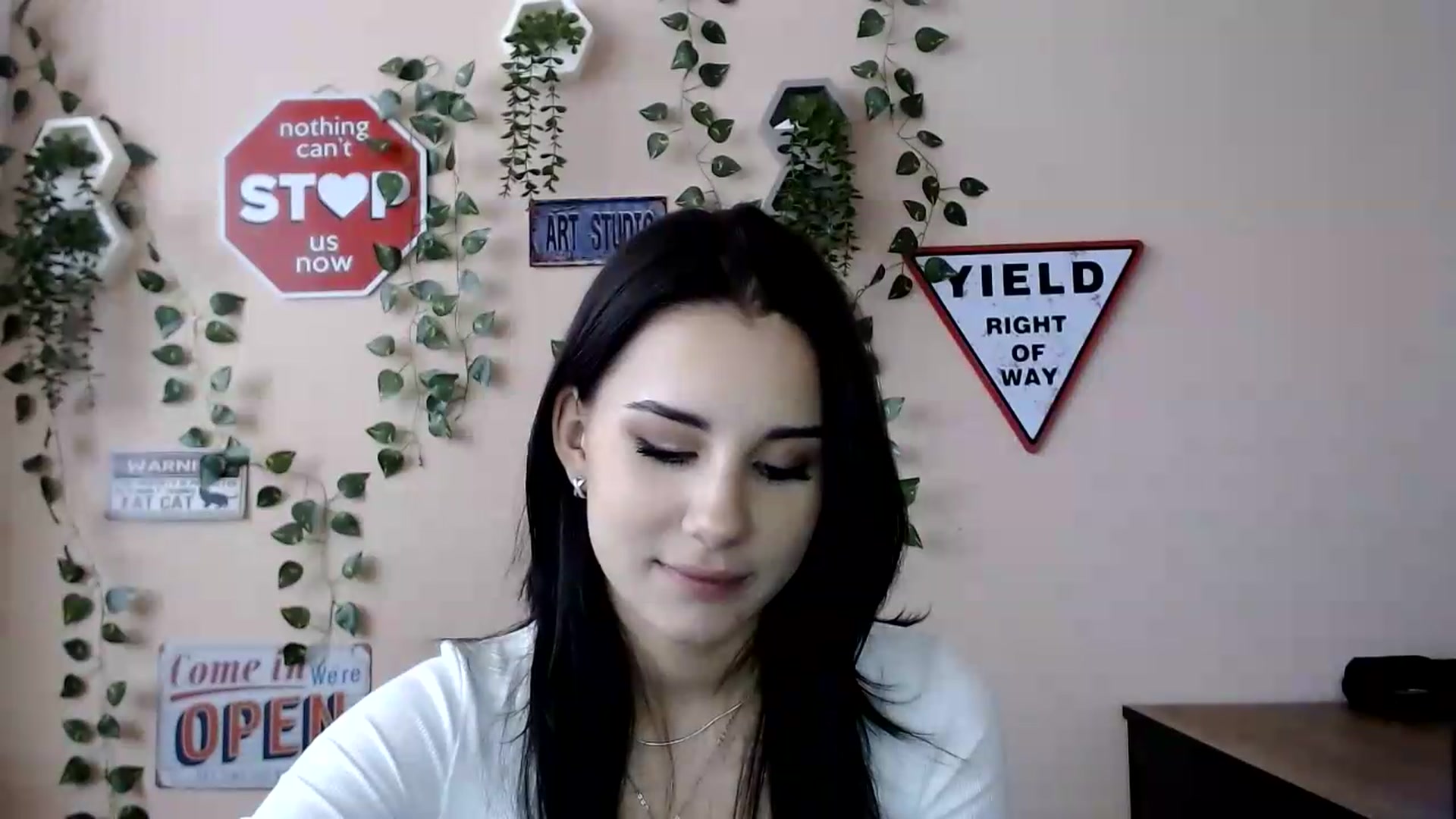 Gallery image thumbnail from Sangria_'s myfreecams stream on, 09/04/2026, 15:53 image 5 of 20
