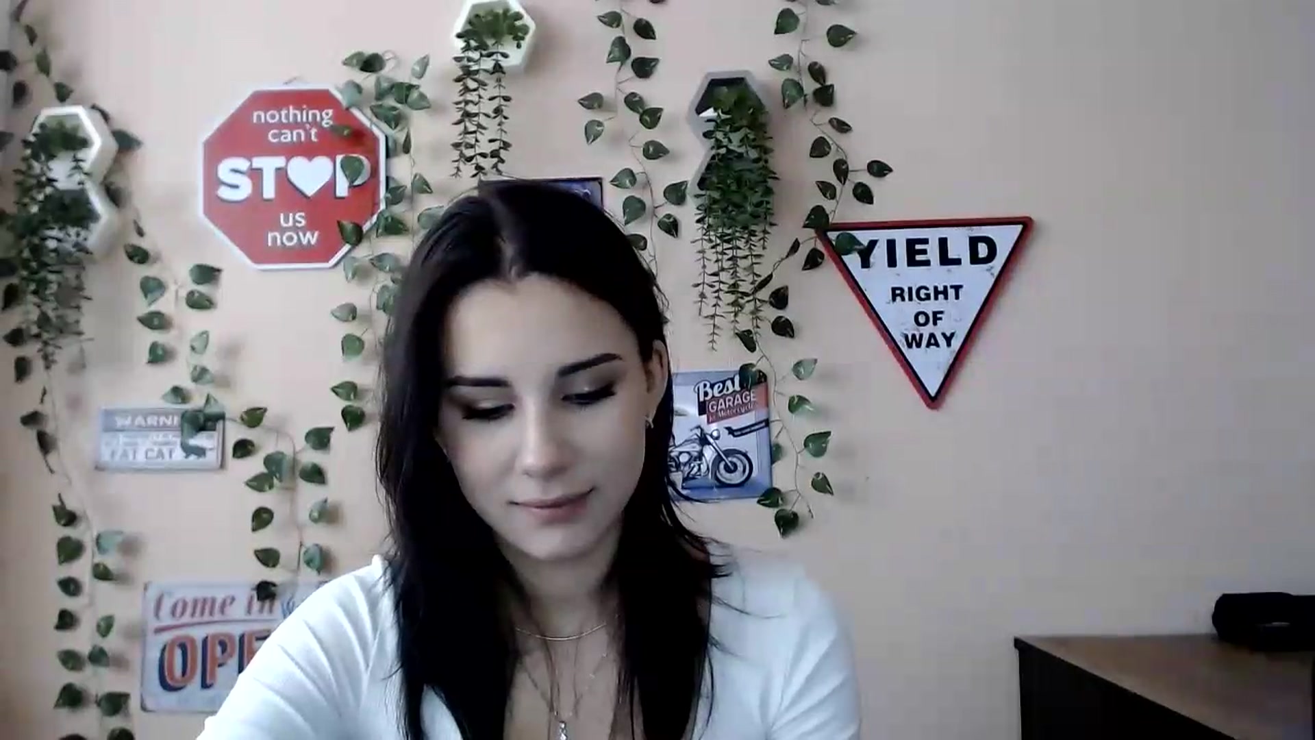 Gallery image thumbnail from Sangria_'s myfreecams stream on, 09/04/2026, 15:53 image 19 of 20