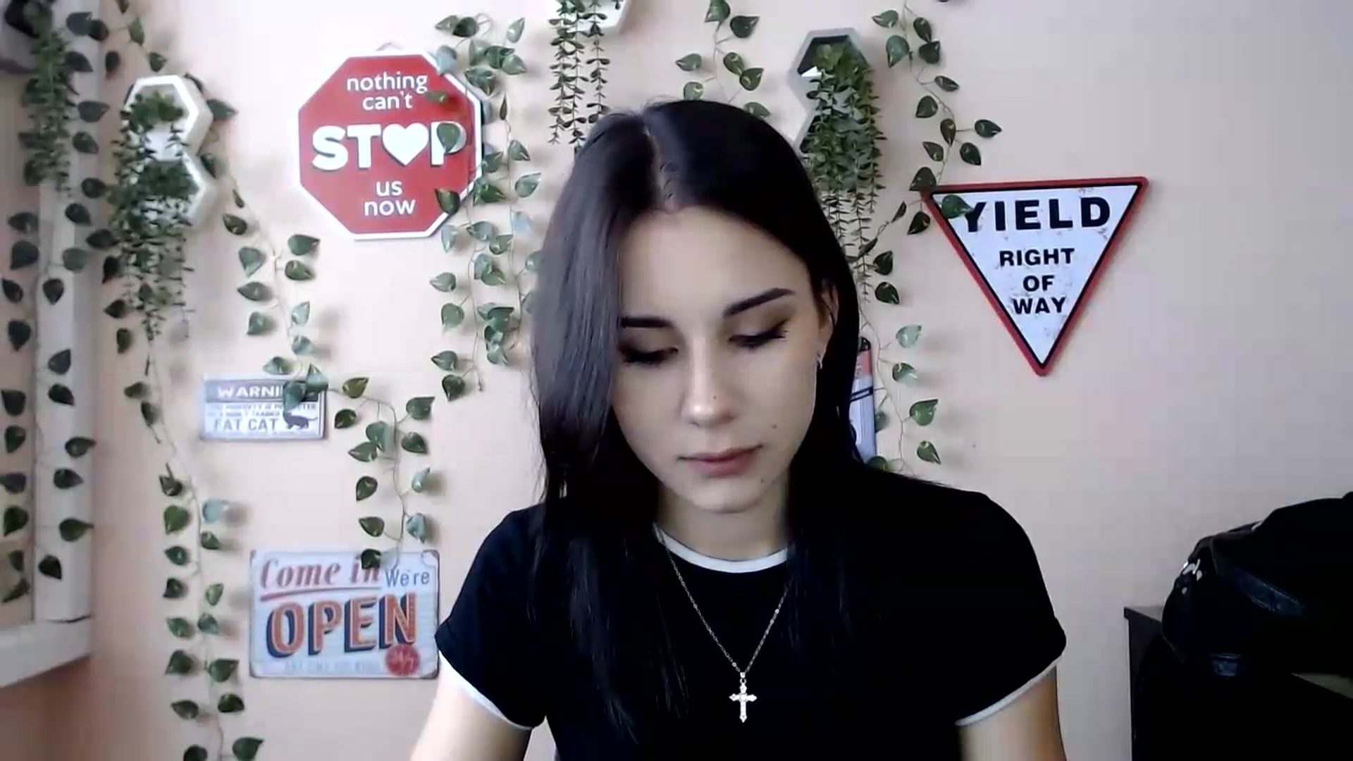 Gallery image thumbnail from Sangria_'s myfreecams stream on, 09/05/2026, 14:14 image 12 of 20