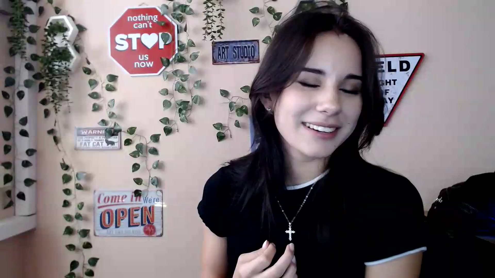 Gallery image thumbnail from Sangria_'s myfreecams stream on, 09/05/2026, 16:08 image 18 of 20