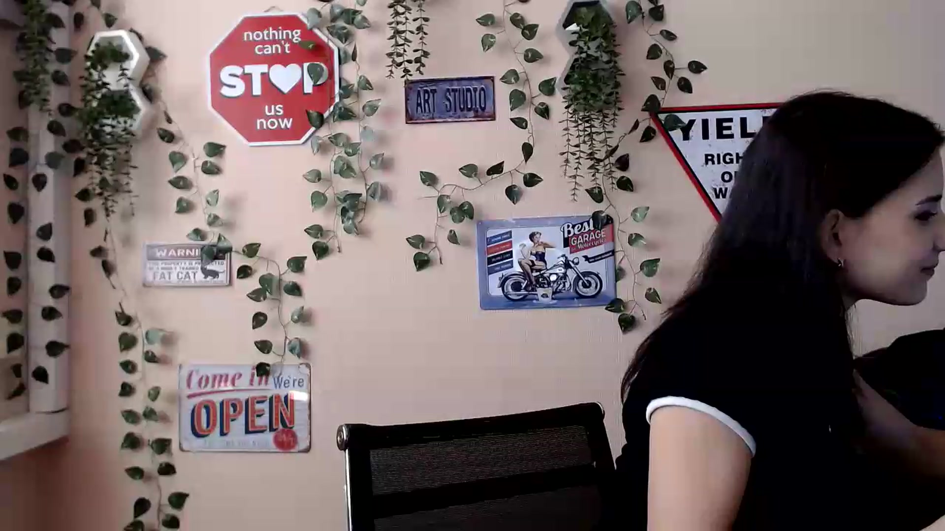 Gallery image thumbnail from Sangria_'s myfreecams stream on, 09/05/2026, 16:08 image 17 of 20