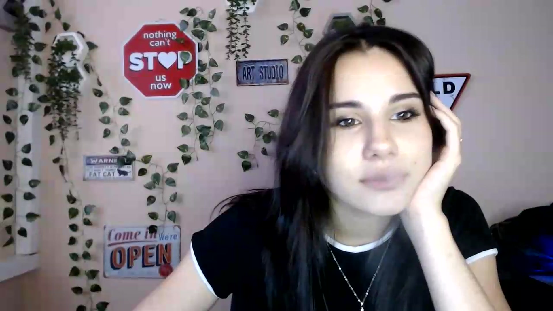 Gallery image thumbnail from Sangria_'s myfreecams stream on, 09/05/2026, 16:55 image 8 of 20