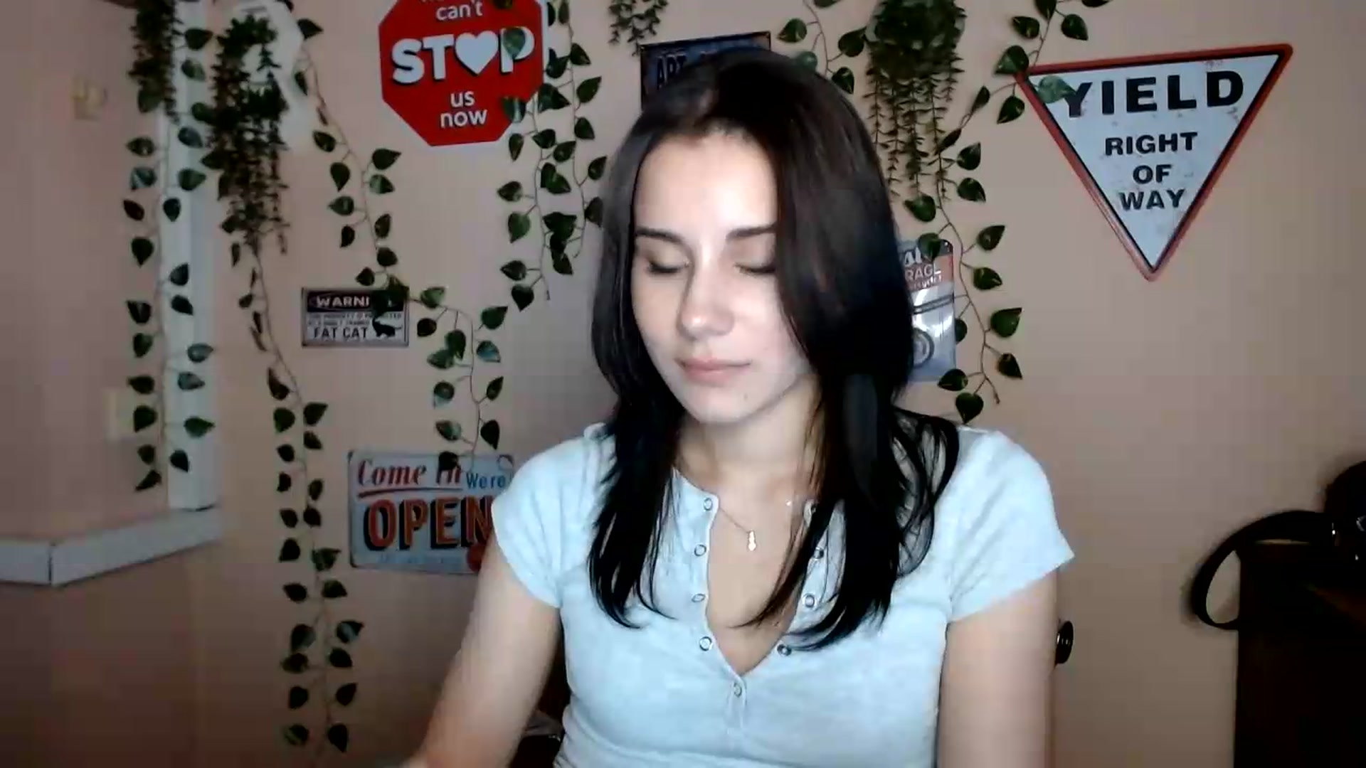 Gallery image thumbnail from Sangria_'s myfreecams stream on, 09/08/2026, 17:47 image 13 of 20