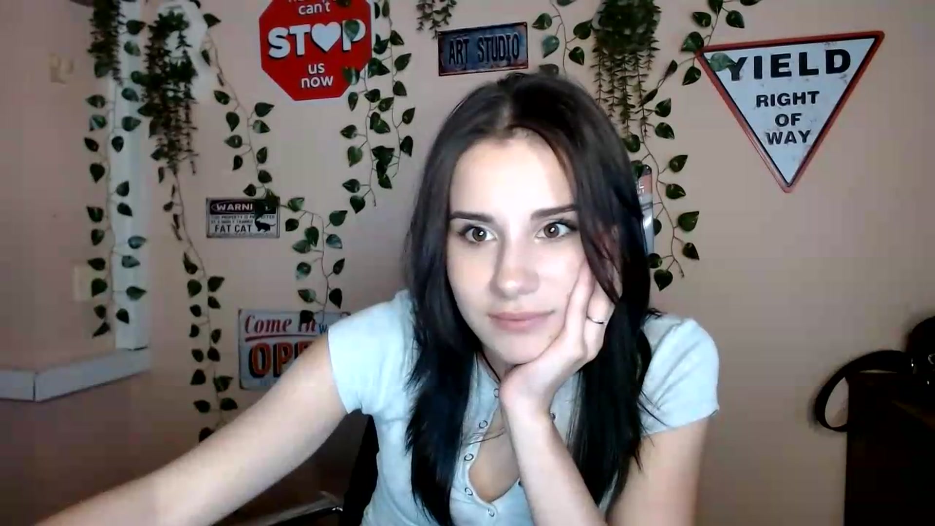 Gallery image thumbnail from Sangria_'s myfreecams stream on, 09/08/2026, 17:47 image 6 of 20