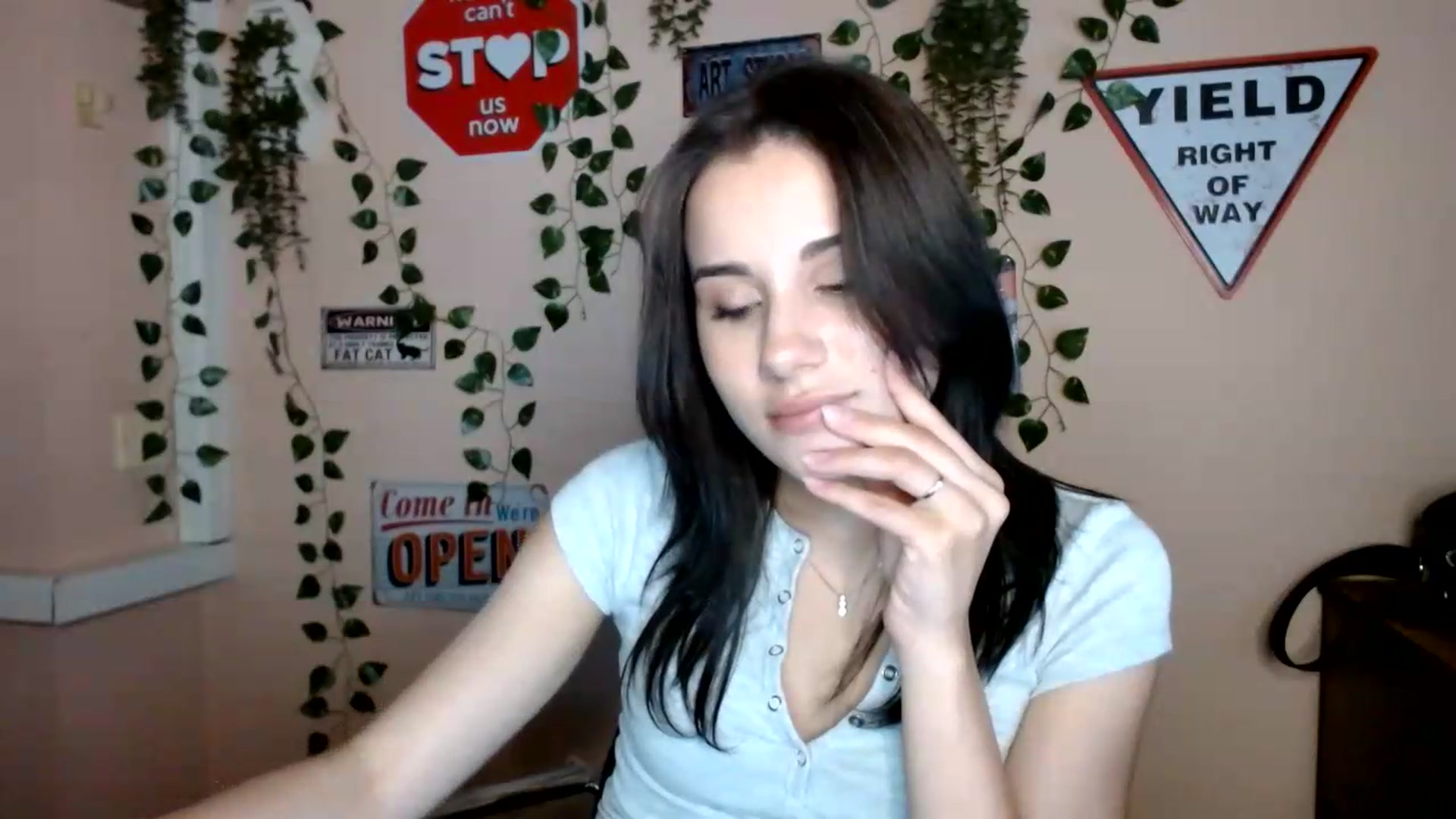Gallery image thumbnail from Sangria_'s myfreecams stream on, 09/08/2026, 17:47 image 10 of 20