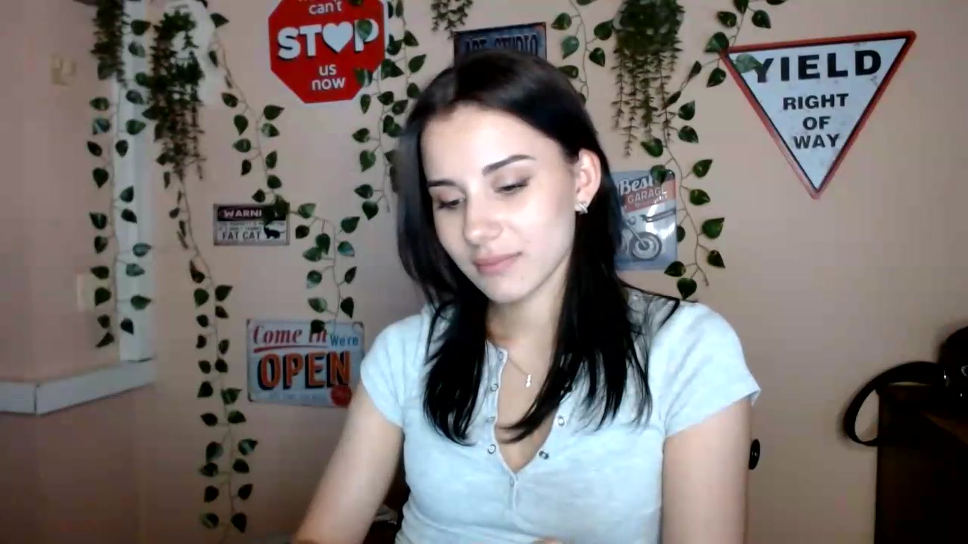 Gallery image thumbnail from Sangria_'s myfreecams stream on, 09/08/2026, 17:47 image 16 of 20