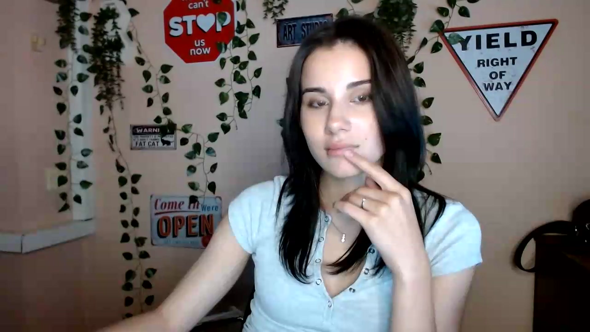 Gallery image thumbnail from Sangria_'s myfreecams stream on, 09/08/2026, 17:47 image 15 of 20