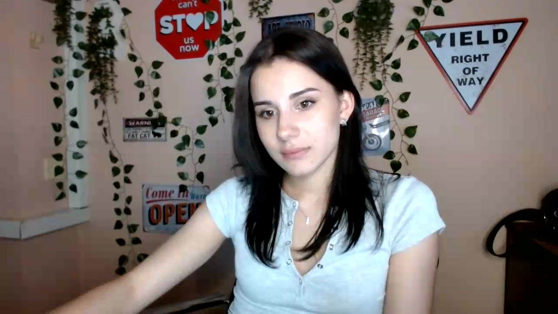 Gallery image thumbnail from Sangria_'s myfreecams stream on, 09/08/2026, 17:47 image 17 of 20