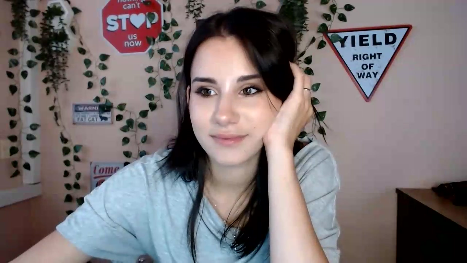 Gallery image thumbnail from Sangria_'s myfreecams stream on, 09/10/2026, 16:15 image 17 of 20