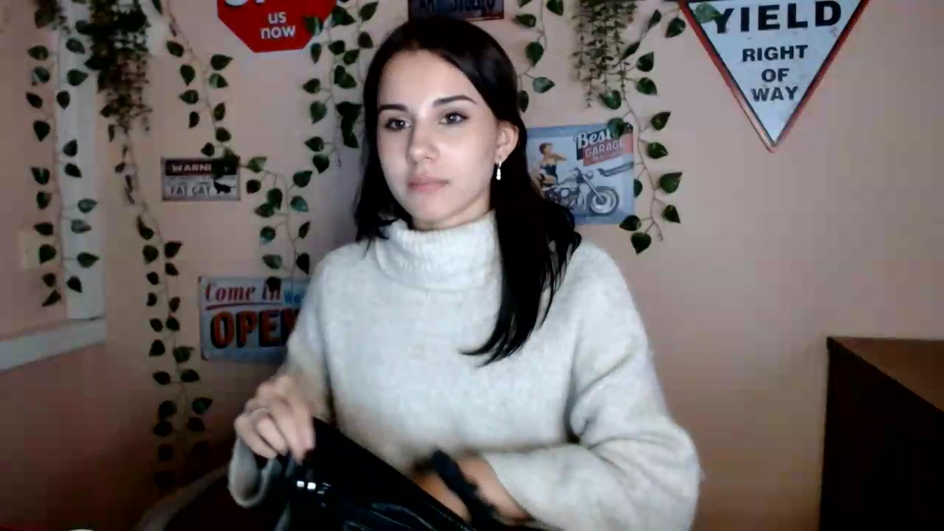 Gallery image thumbnail from Sangria_'s myfreecams stream on, 09/12/2026, 18:15 image 16 of 20