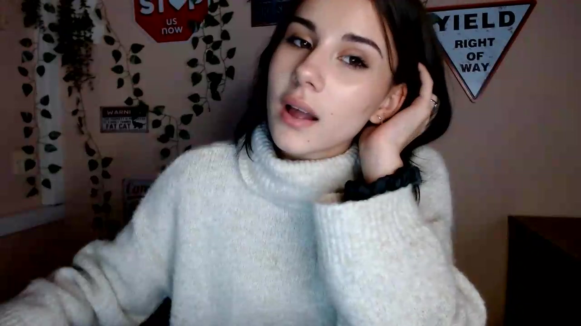 Gallery image thumbnail from Sangria_'s myfreecams stream on, 09/12/2026, 18:15 image 17 of 20