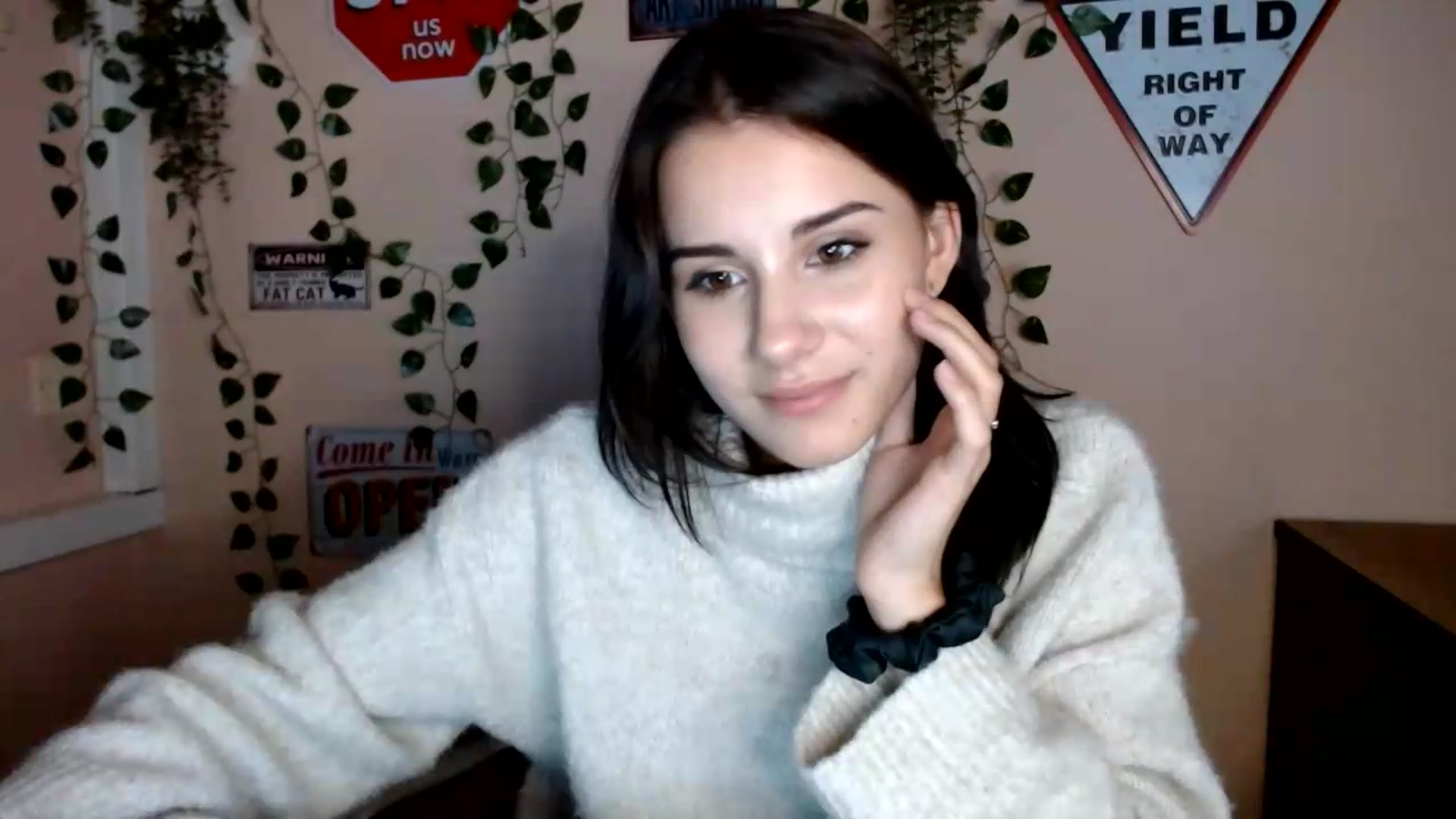 Gallery image thumbnail from Sangria_'s myfreecams stream on, 09/12/2026, 18:15 image 3 of 20