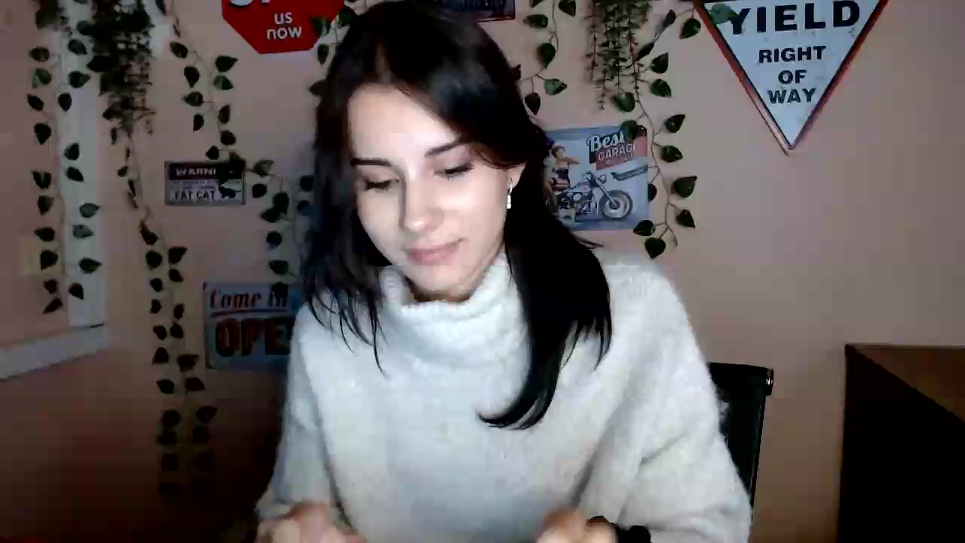 Gallery image thumbnail from Sangria_'s myfreecams stream on, 09/12/2026, 18:15 image 8 of 20