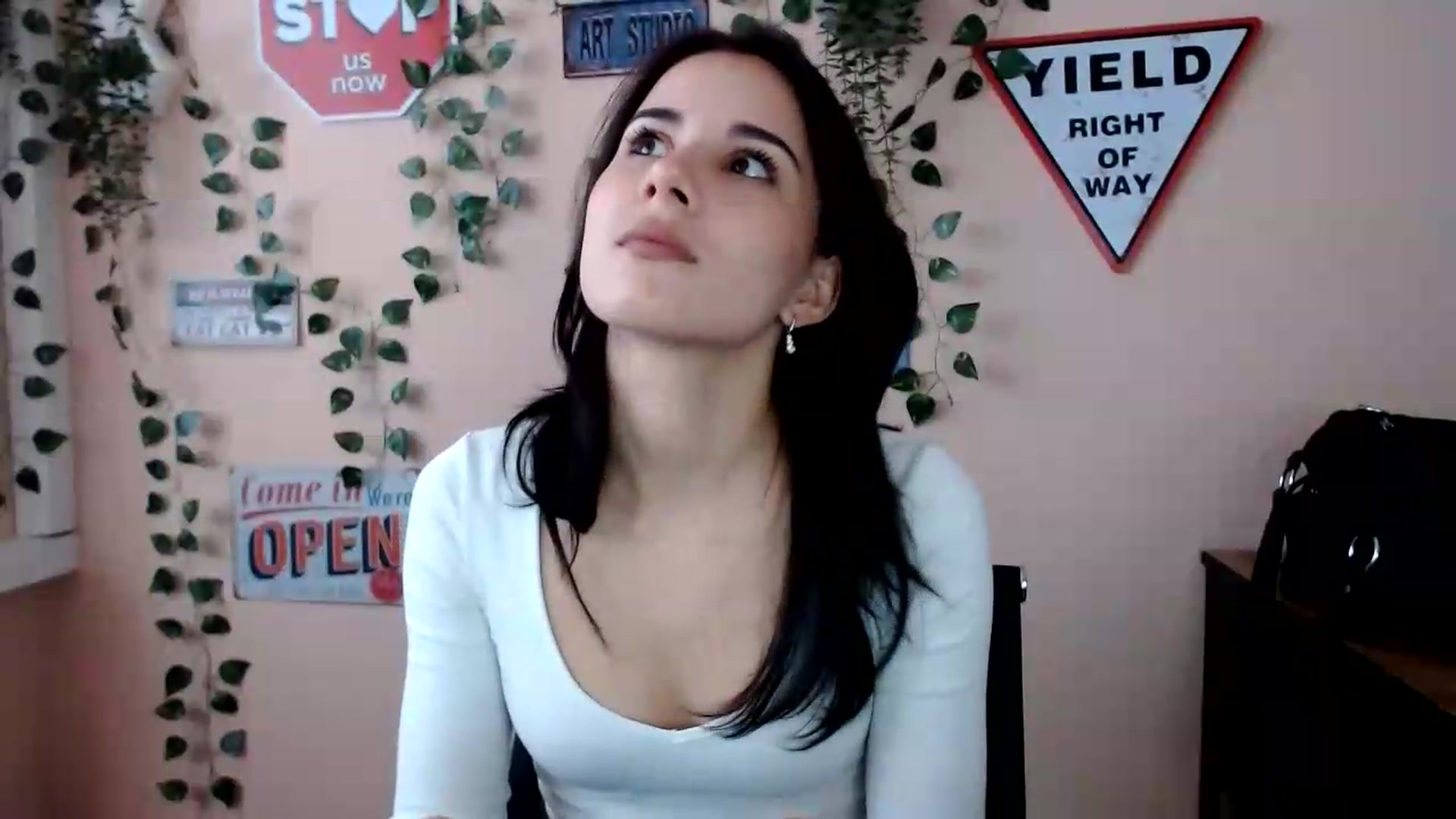 Gallery image thumbnail from Sangria_'s myfreecams stream on, 09/14/2026, 15:54 image 6 of 20