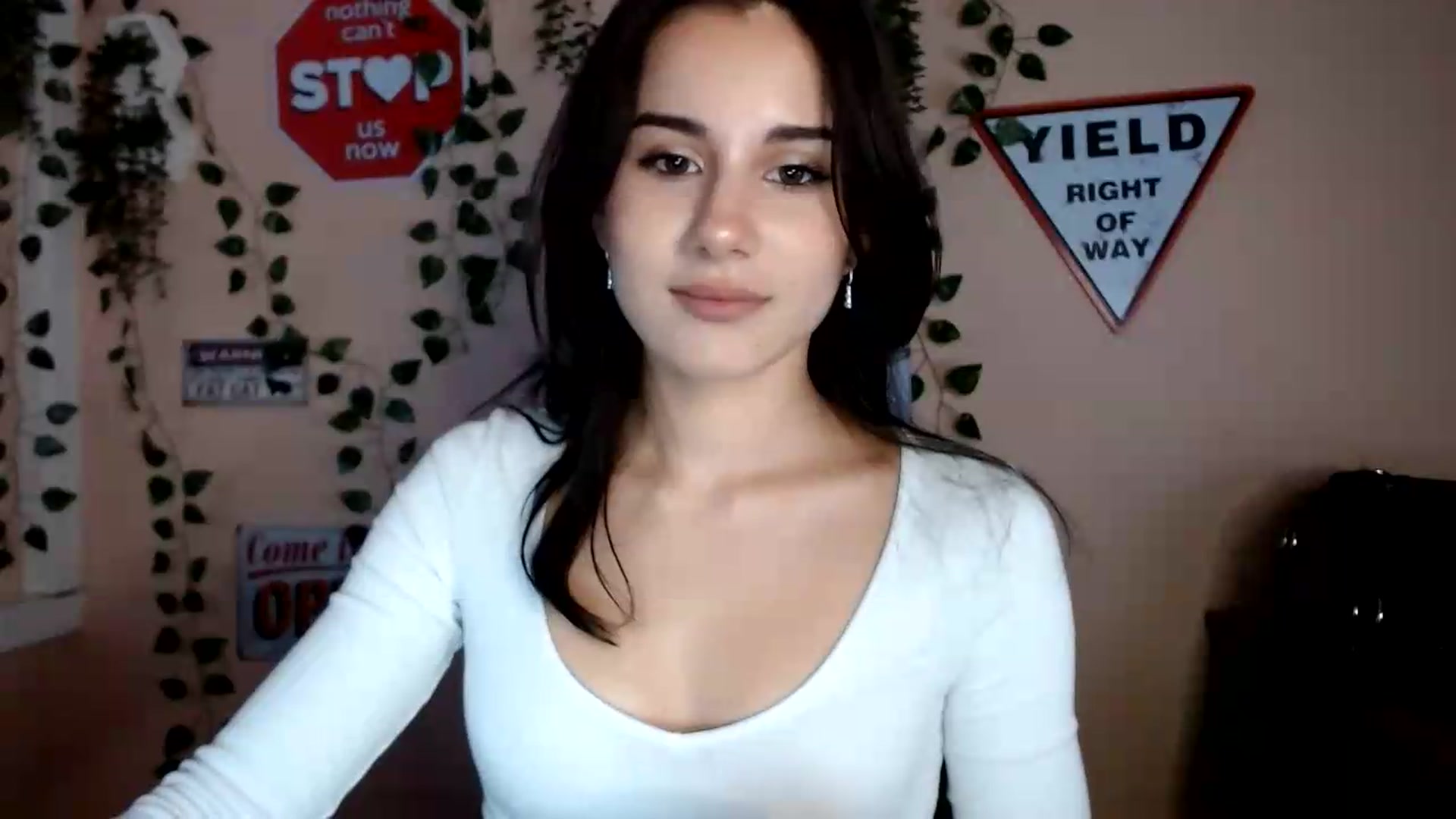 Gallery image thumbnail from Sangria_'s myfreecams stream on, 09/14/2026, 16:40 image 3 of 20