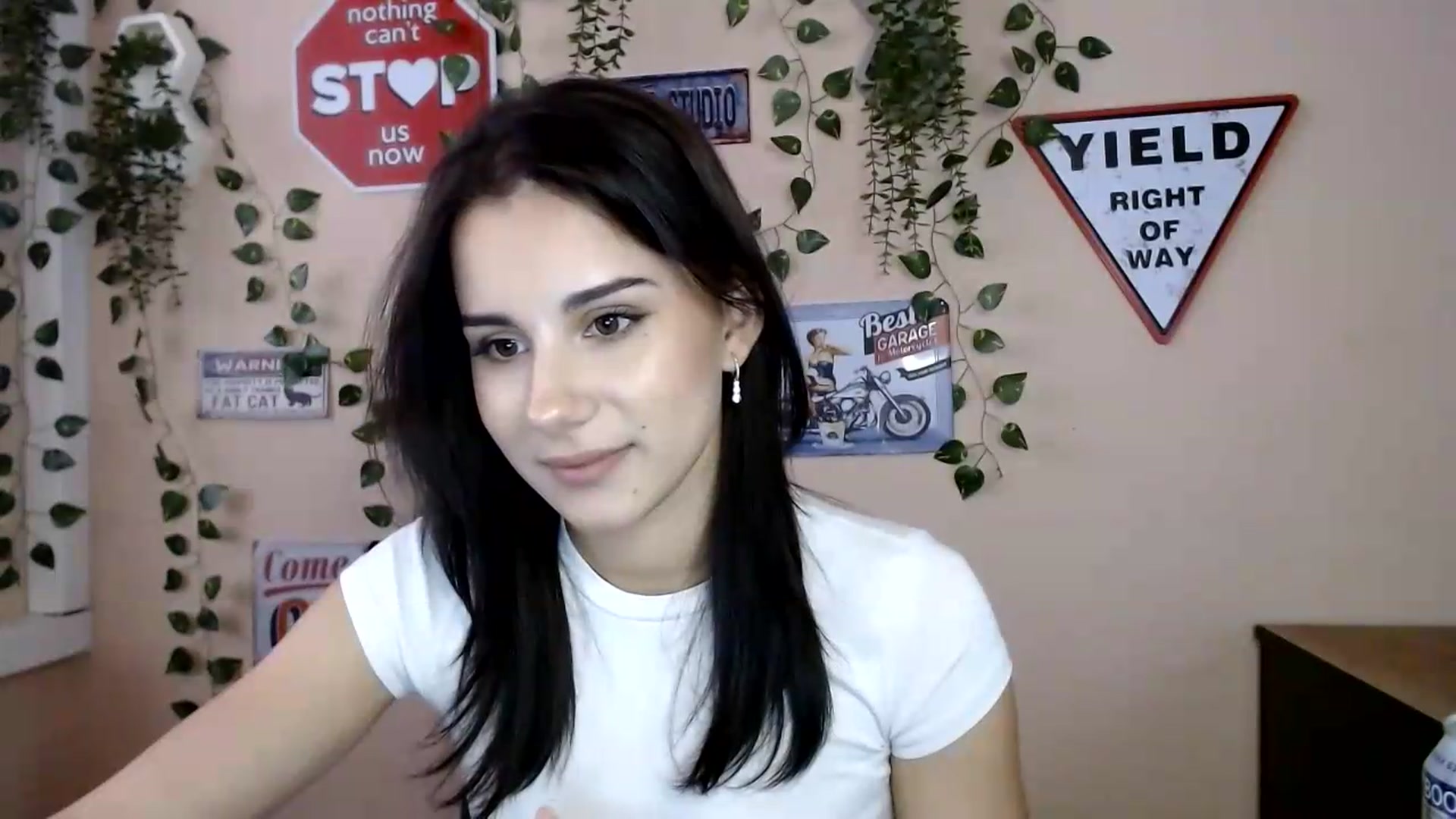 Gallery image thumbnail from Sangria_'s myfreecams stream on, 09/15/2026, 16:46 image 9 of 20