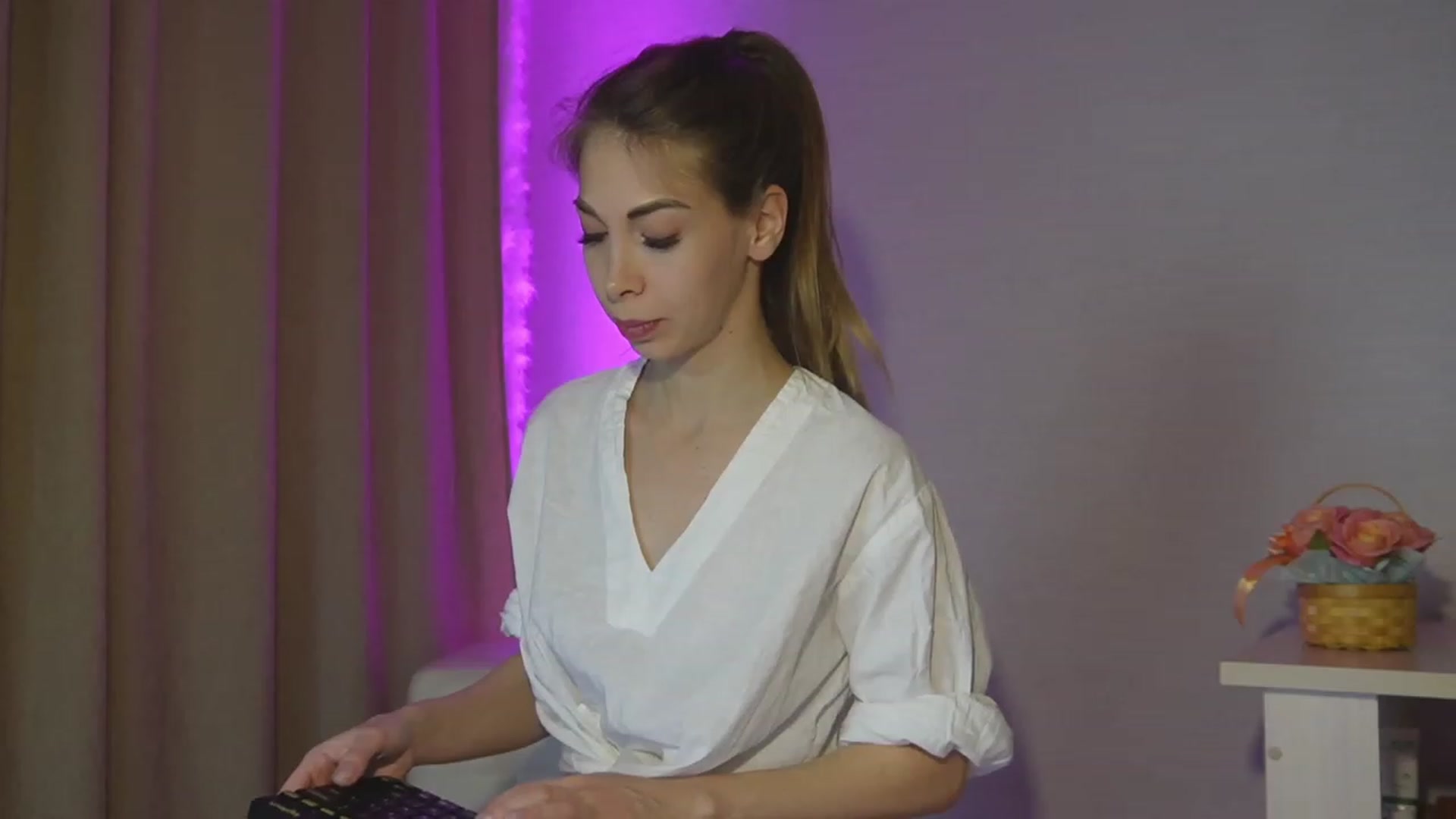 Gallery image thumbnail from Santa_bb's myfreecams stream on, 04/15/2023, 20:27 image 15 of 20