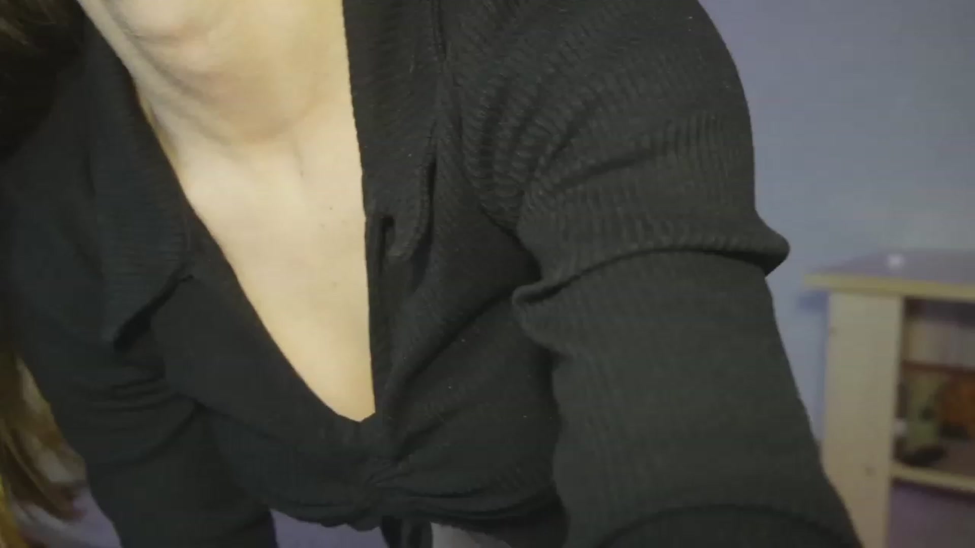 Gallery image thumbnail from Santa_bb's myfreecams stream on, 05/08/2023, 21:40 image 4 of 20