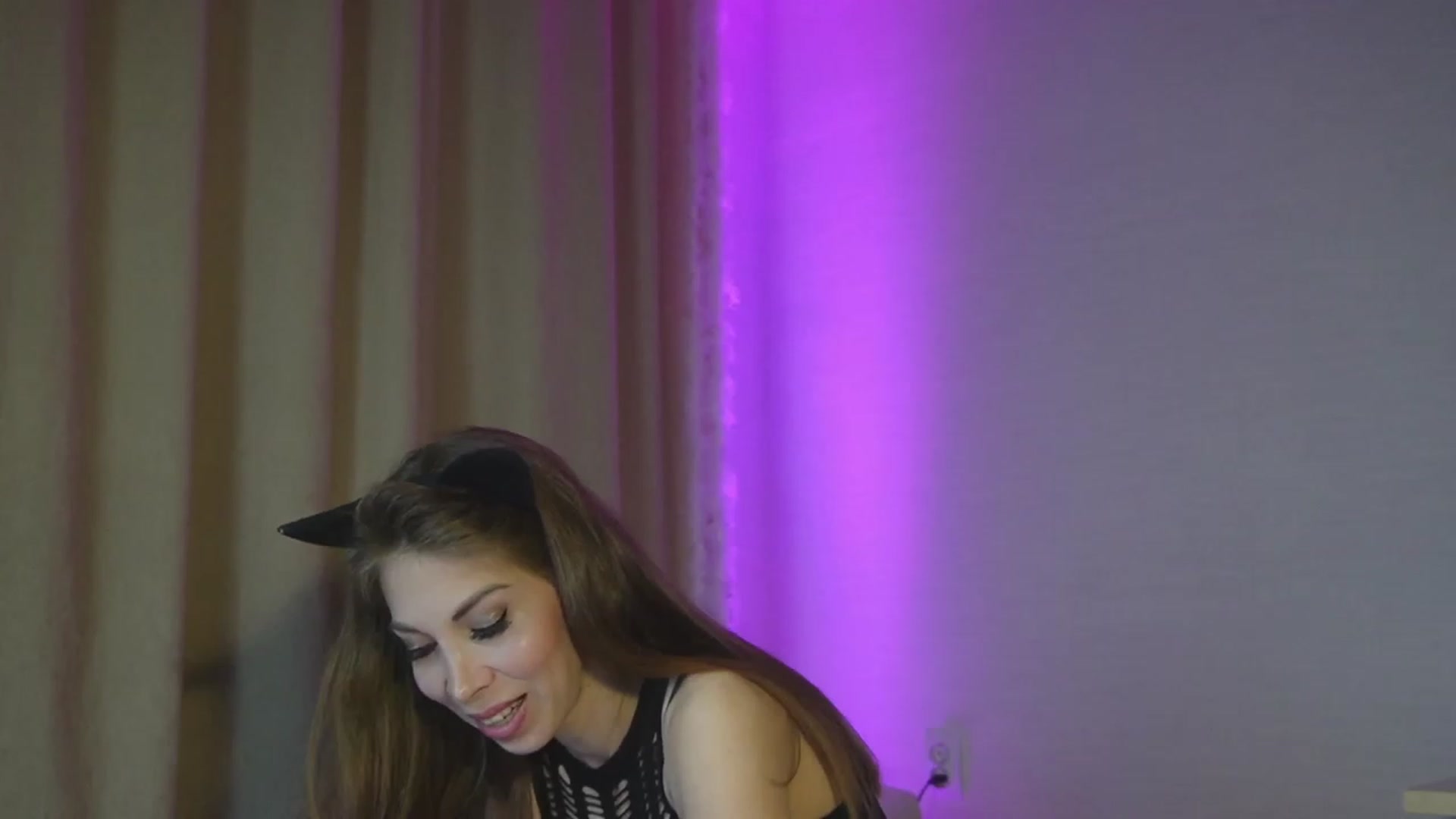 Gallery image thumbnail from Santa_bb's myfreecams stream on, 05/13/2023, 19:46 image 6 of 20
