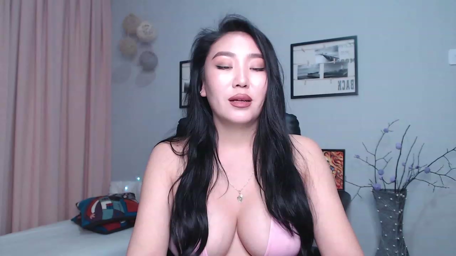 Gallery image thumbnail from SaoriYing's myfreecams stream on, 11/29/2022, 14:09 image 19 of 20