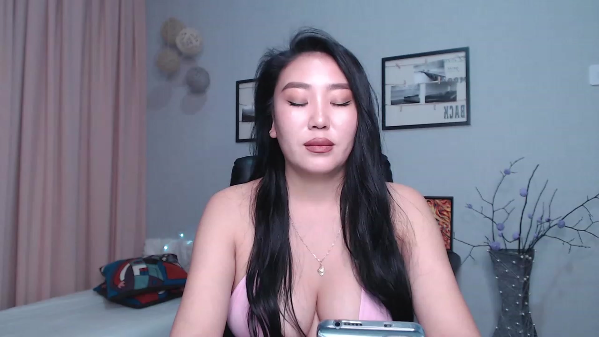 Gallery image thumbnail from SaoriYing's myfreecams stream on, 11/29/2022, 14:09 image 20 of 20