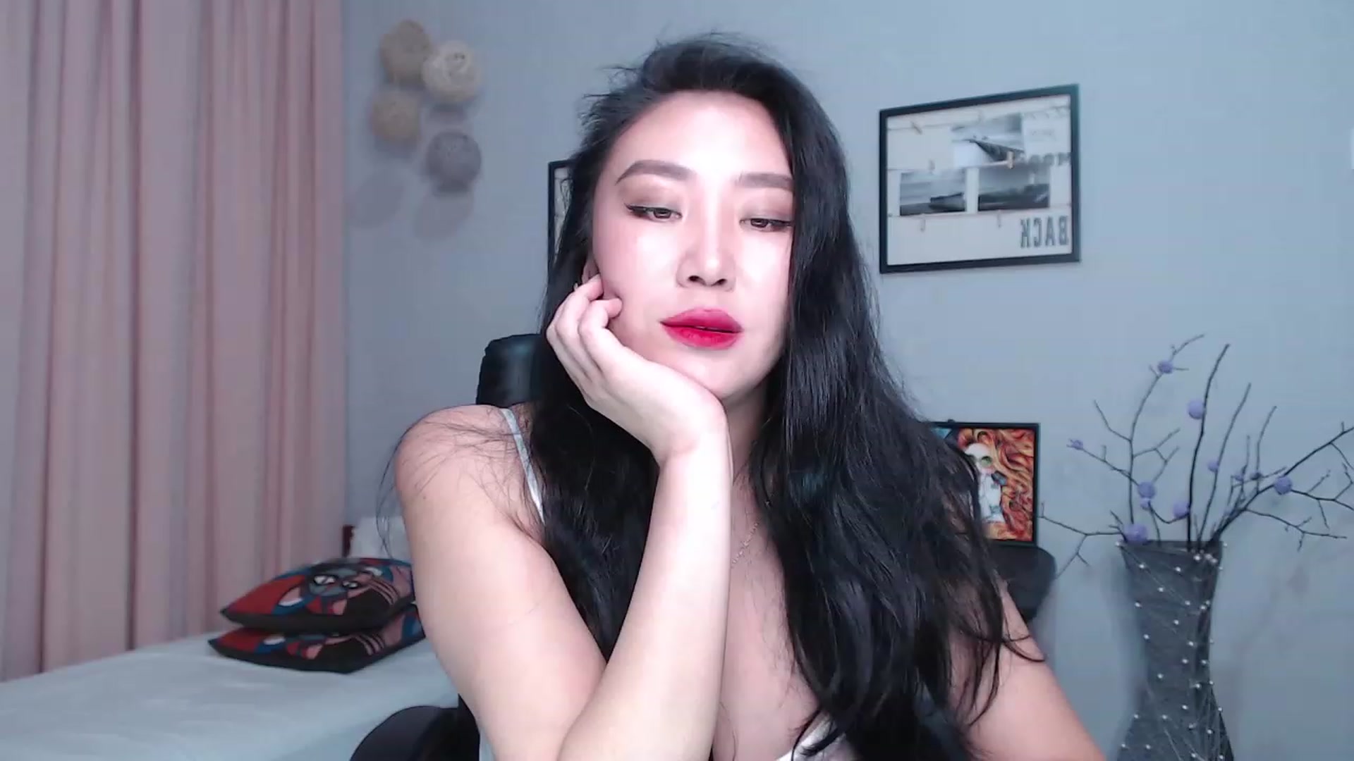 Gallery image thumbnail from SaoriYing's myfreecams stream on, 12/01/2022, 11:55 image 15 of 20